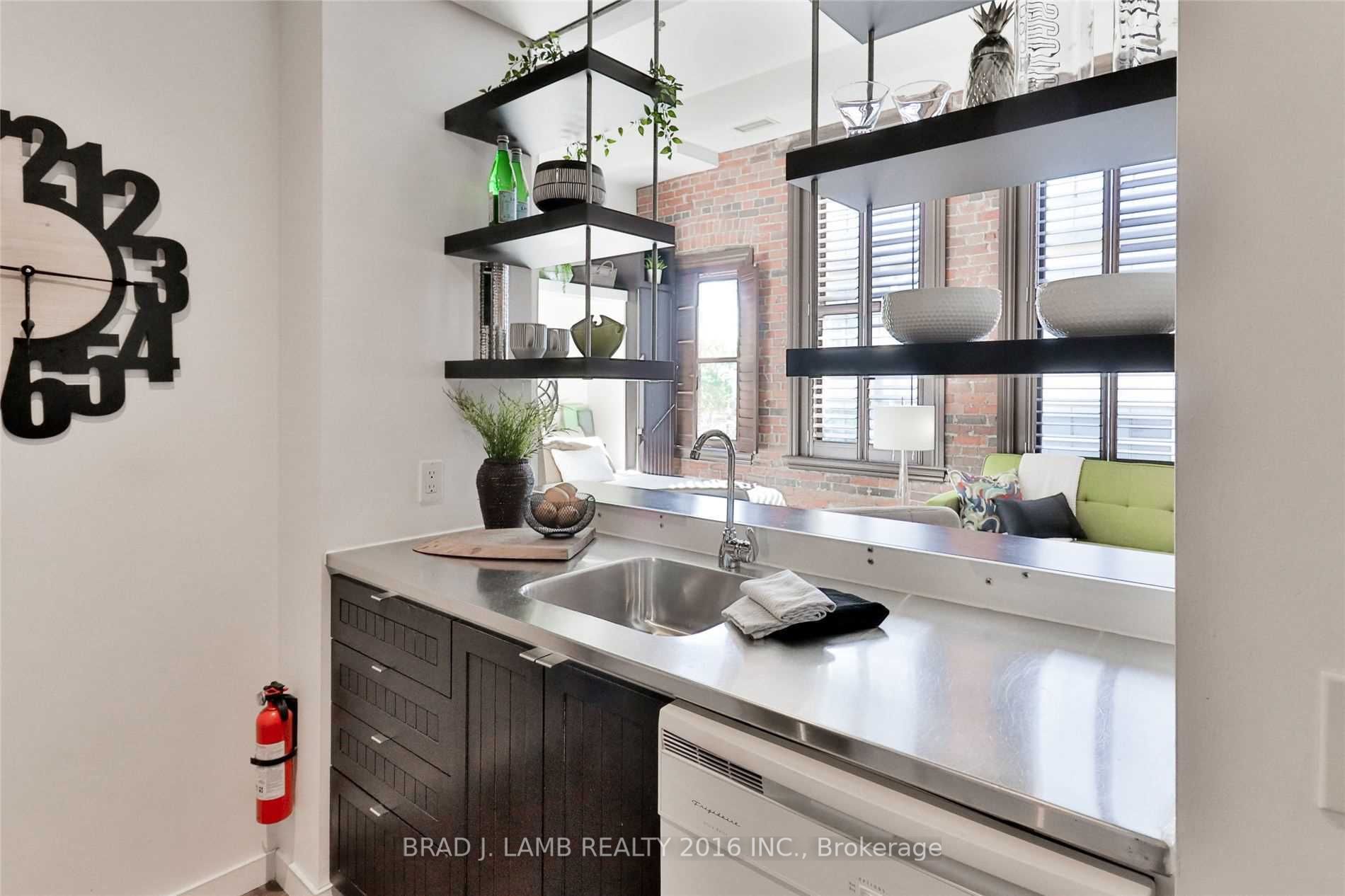 915 King Street W, #409
