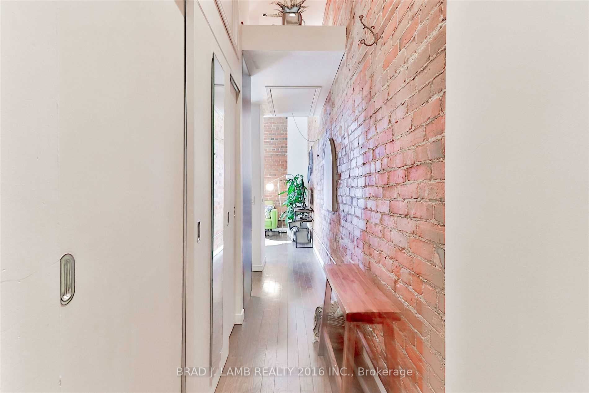 915 King Street W, #409