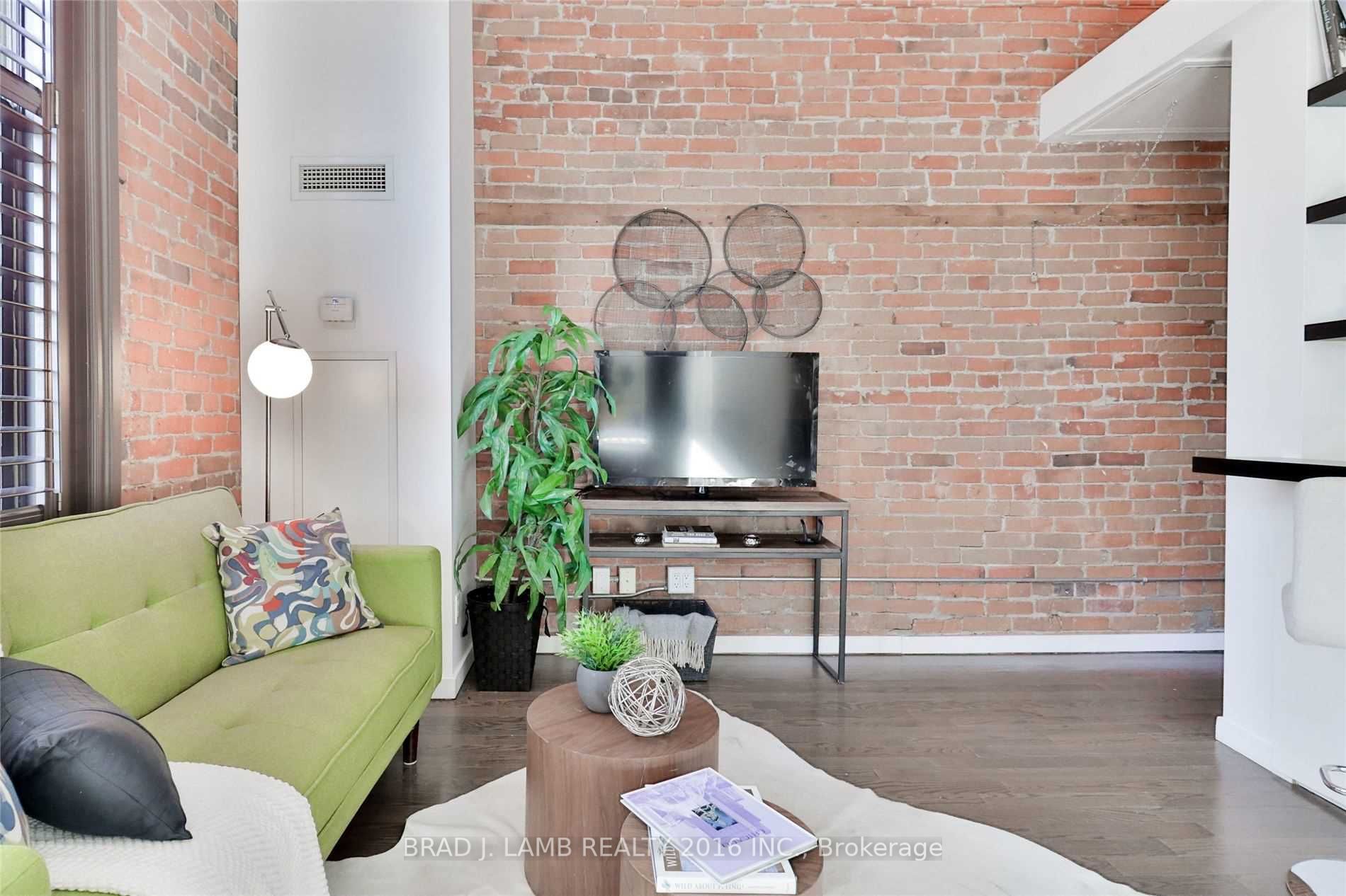915 King Street W, #409