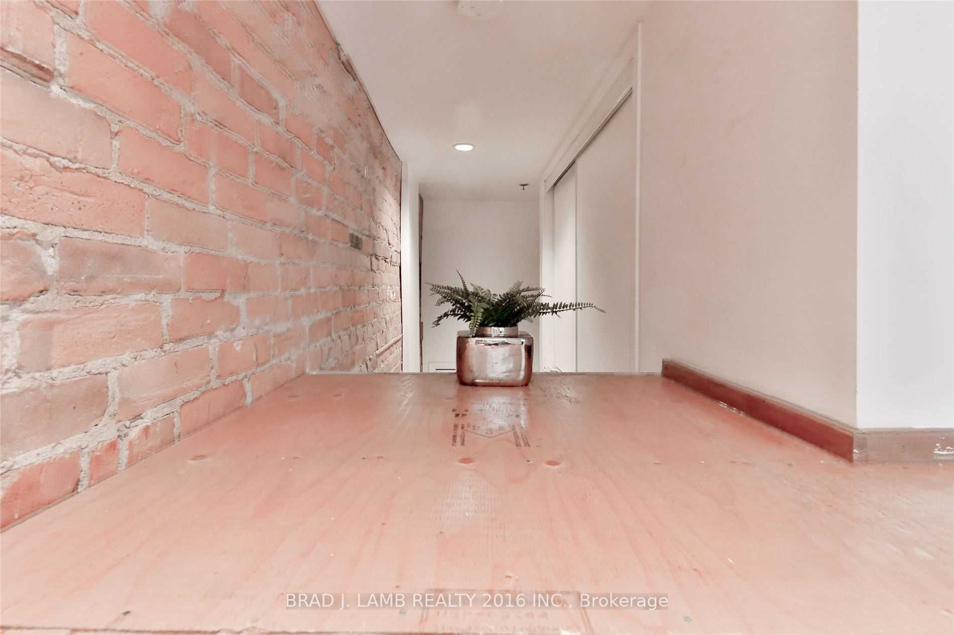 915 King Street W, #409