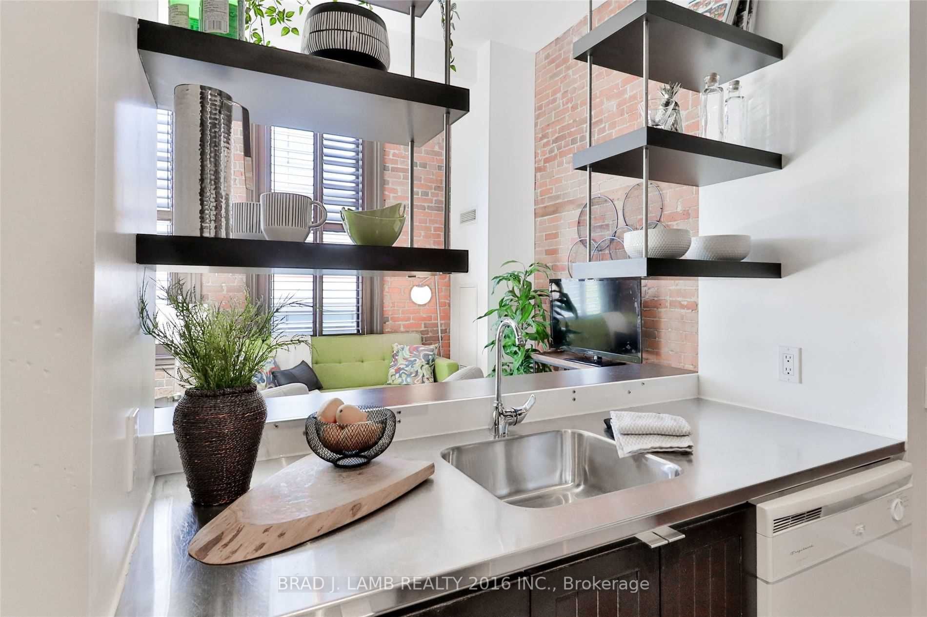 915 King Street W, #409