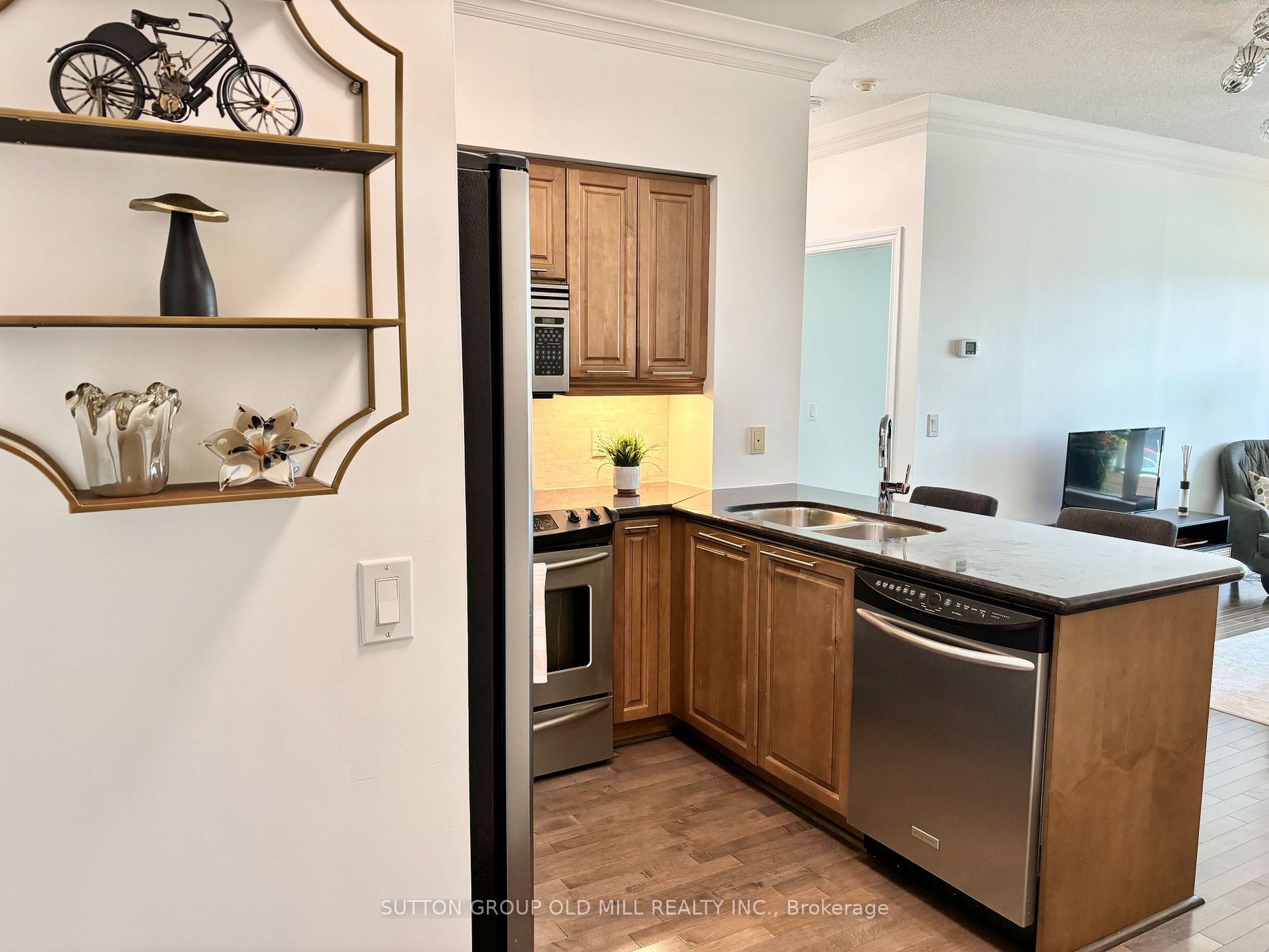 319 Merton Street, #1002