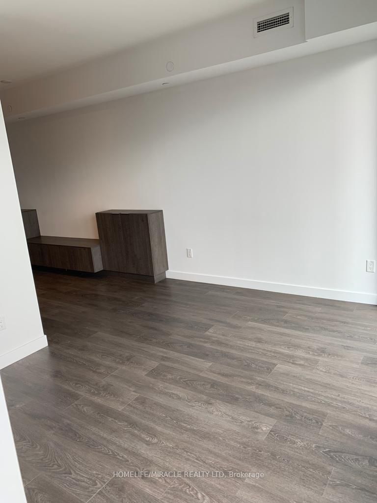 215 Queen St W, #1405