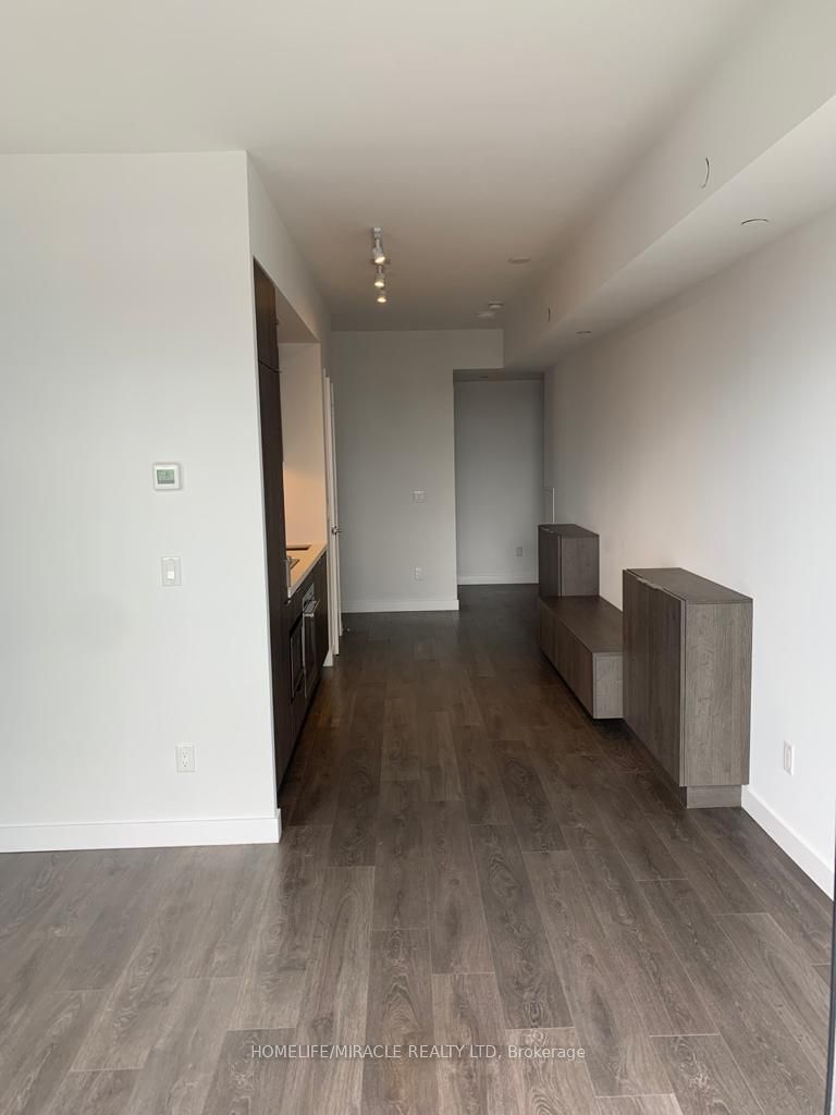 215 Queen St W, #1405