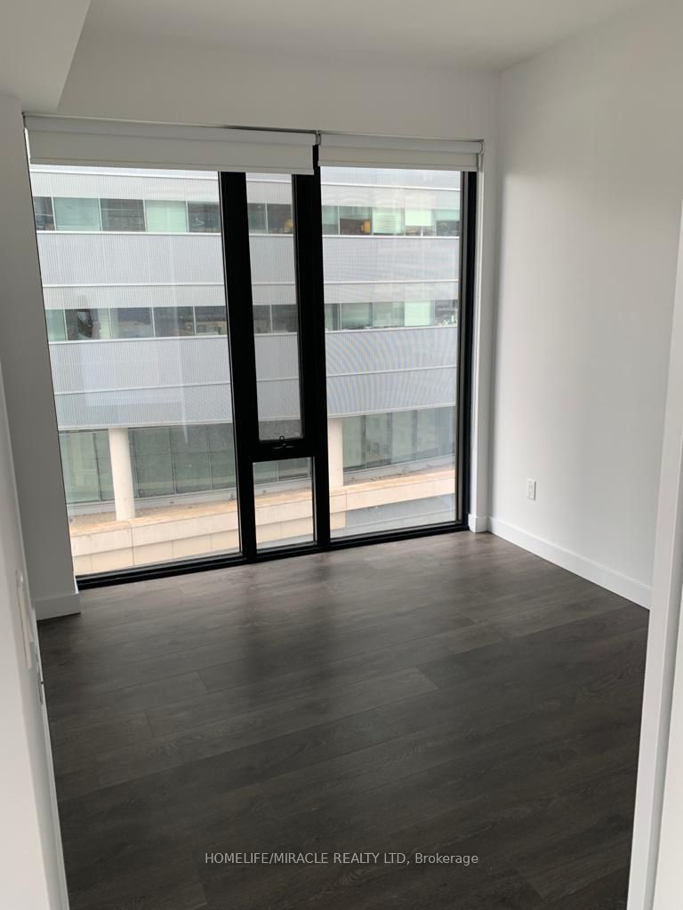 215 Queen St W, #1405