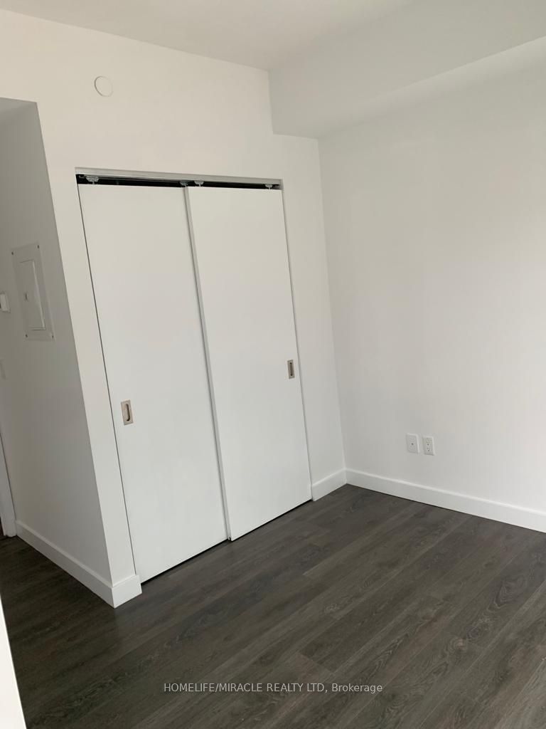 215 Queen St W, #1405
