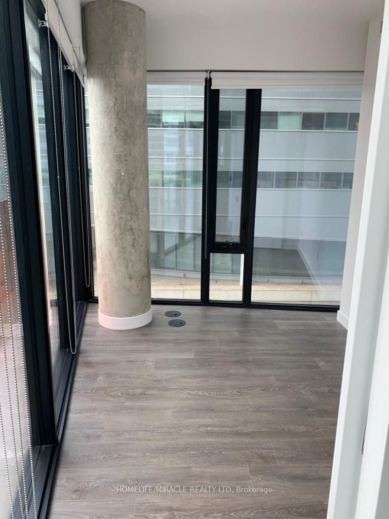 215 Queen St W, #1405