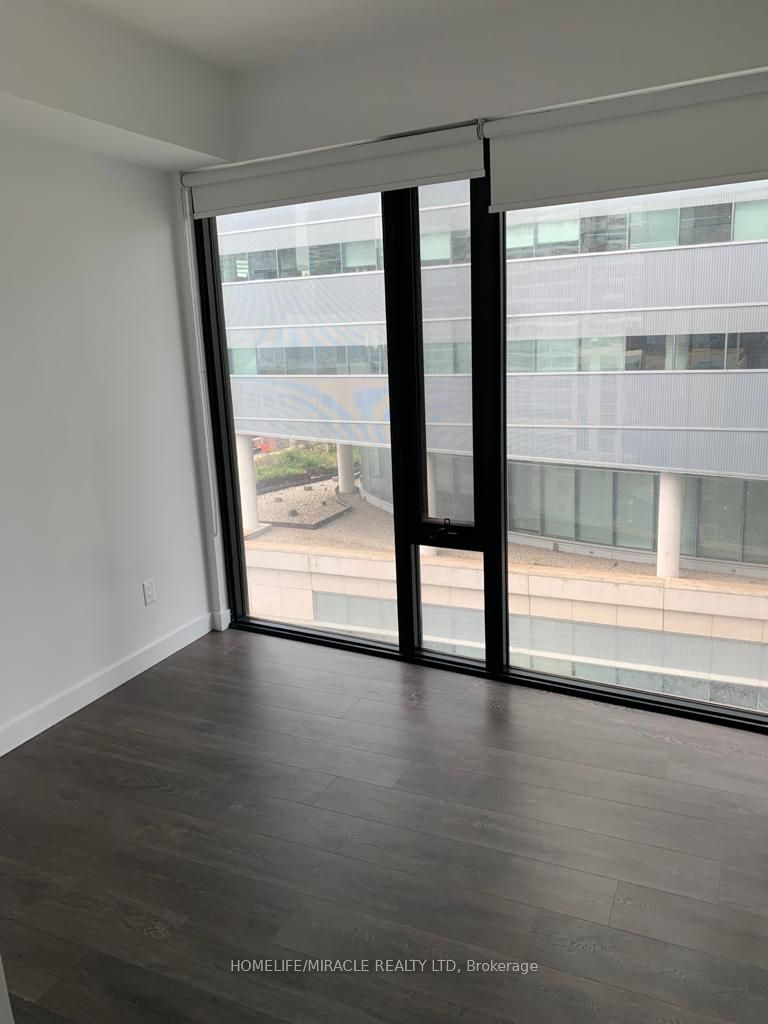 215 Queen St W, #1405