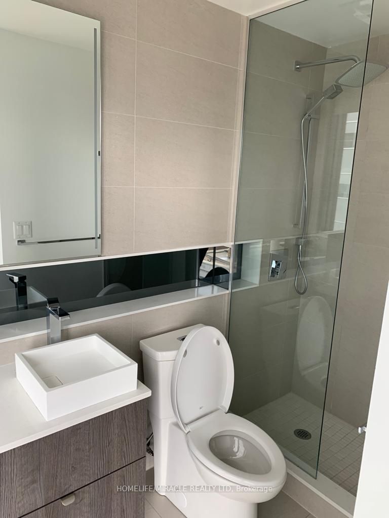215 Queen St W, #1405
