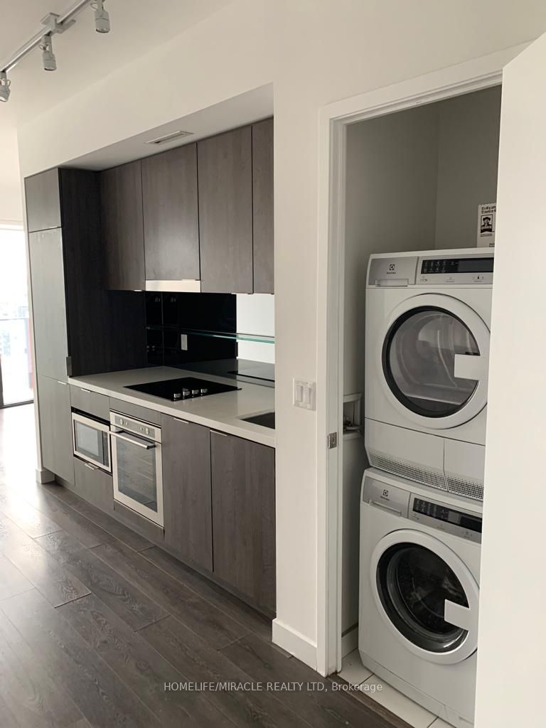 215 Queen St W, #1405