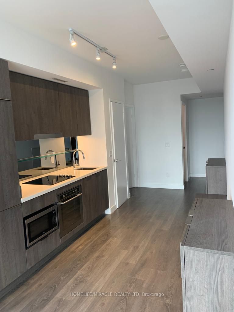 215 Queen St W, #1405