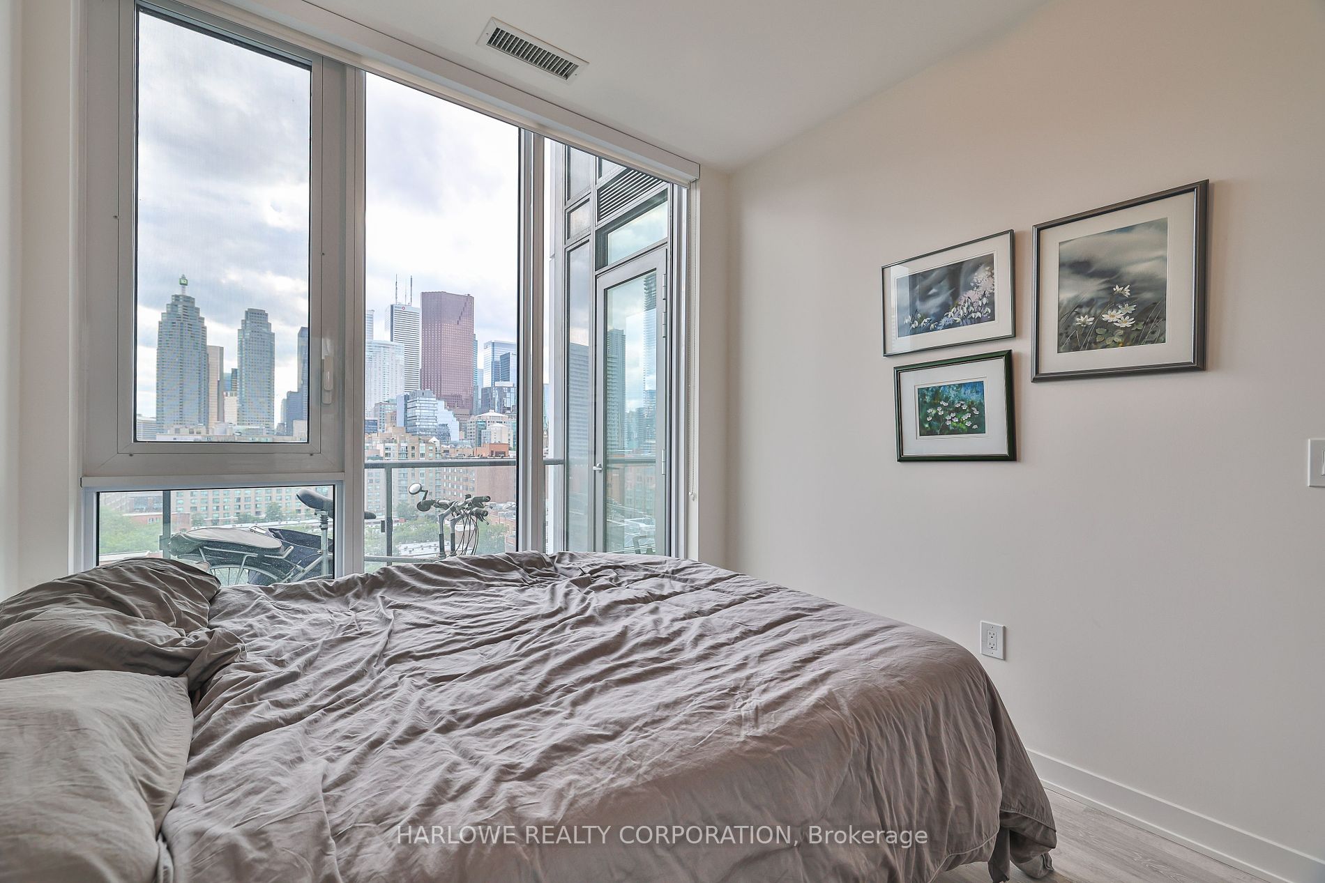 121 Lower Sherbourne St, #1056 SW
