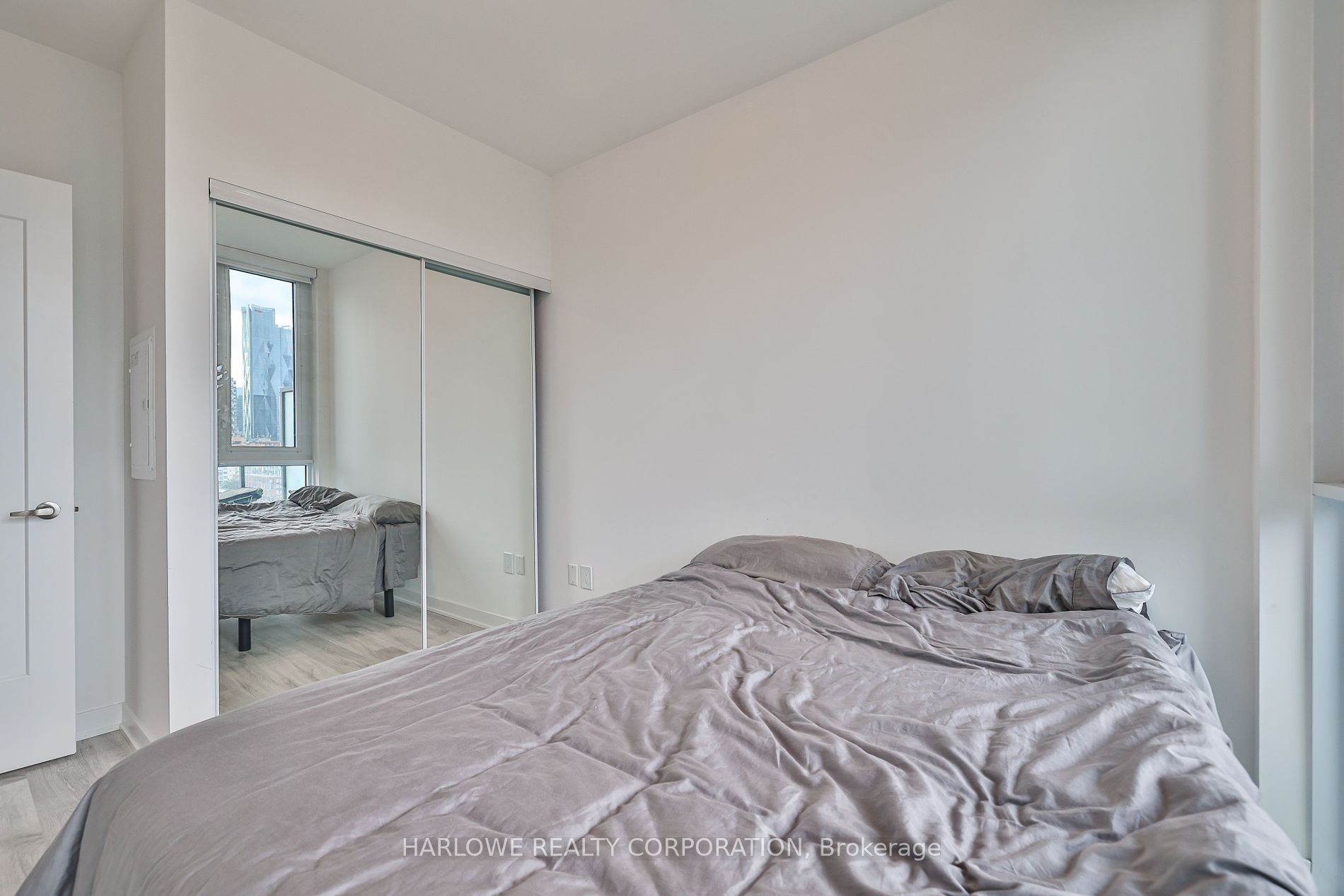 121 Lower Sherbourne St, #1056 SW