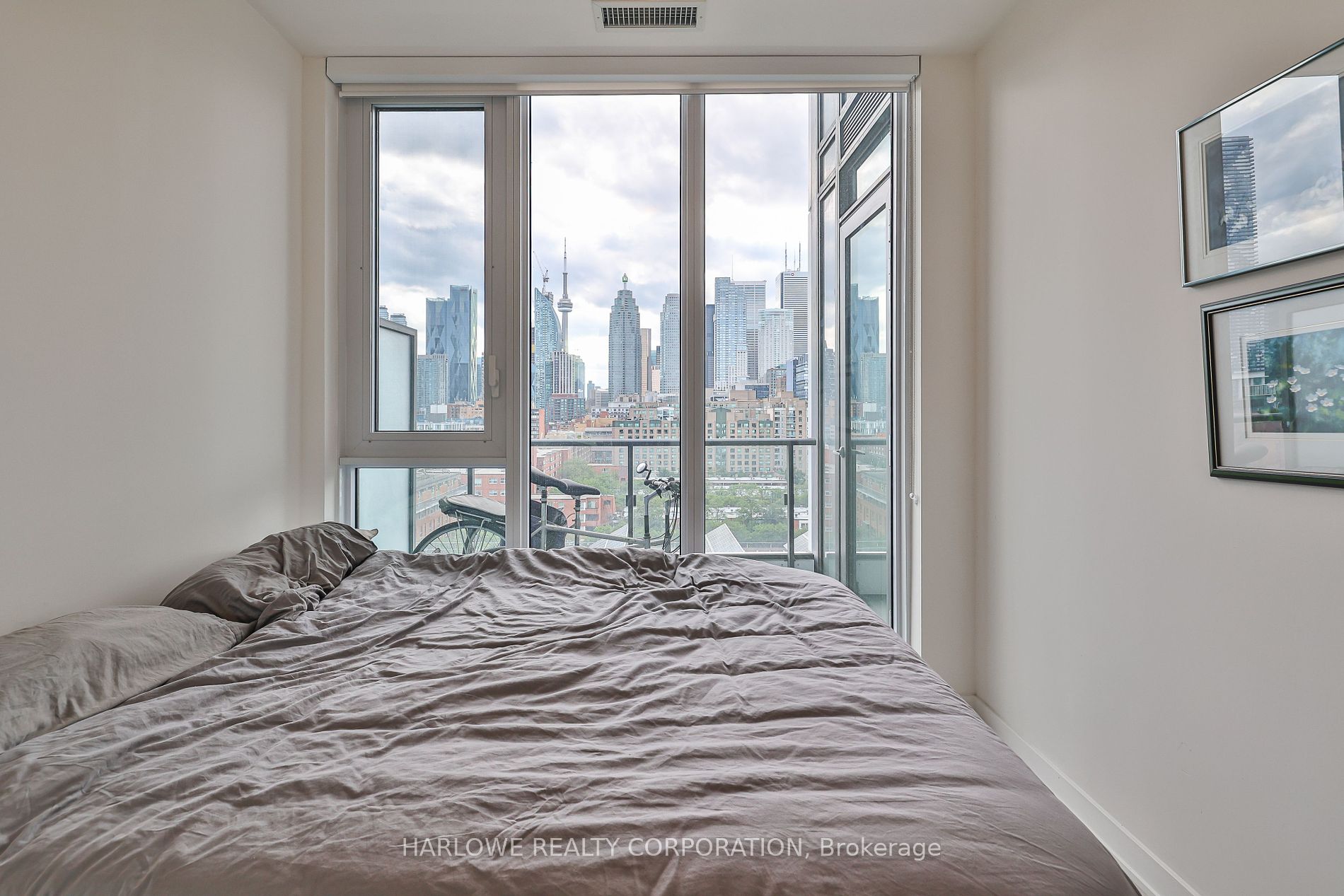 121 Lower Sherbourne St, #1056 SW