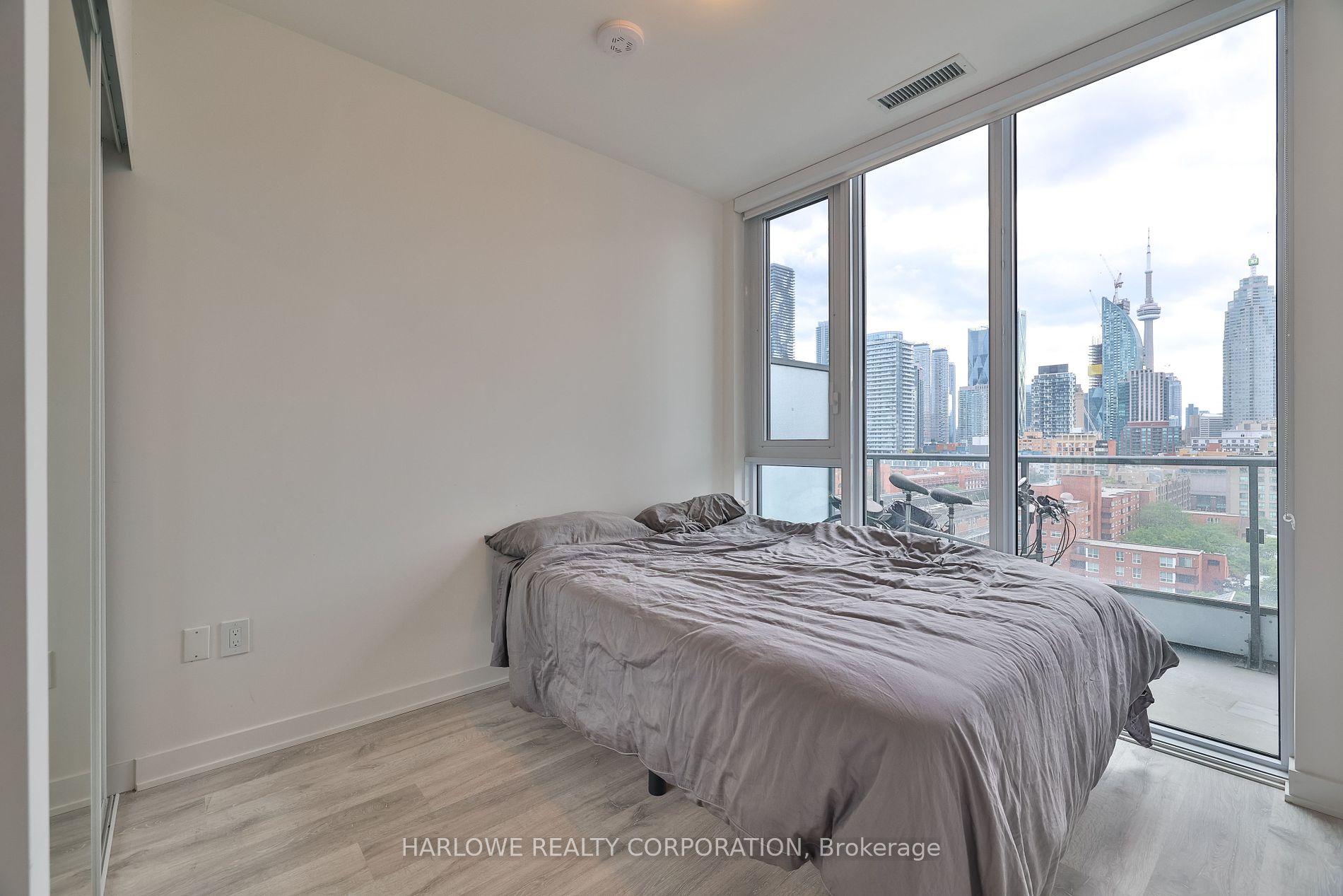 121 Lower Sherbourne St, #1056 SW