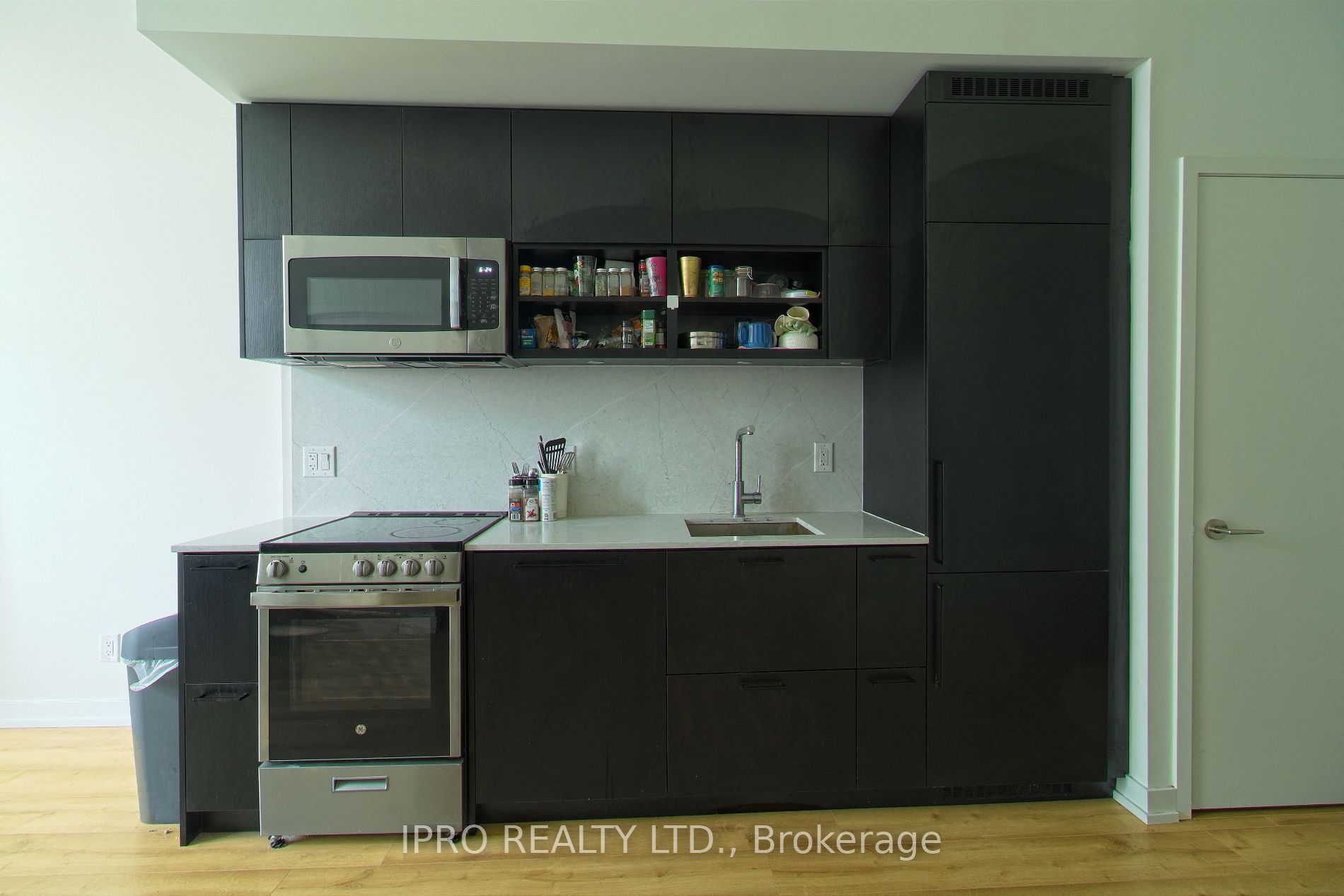 135 East Liberty St, #806