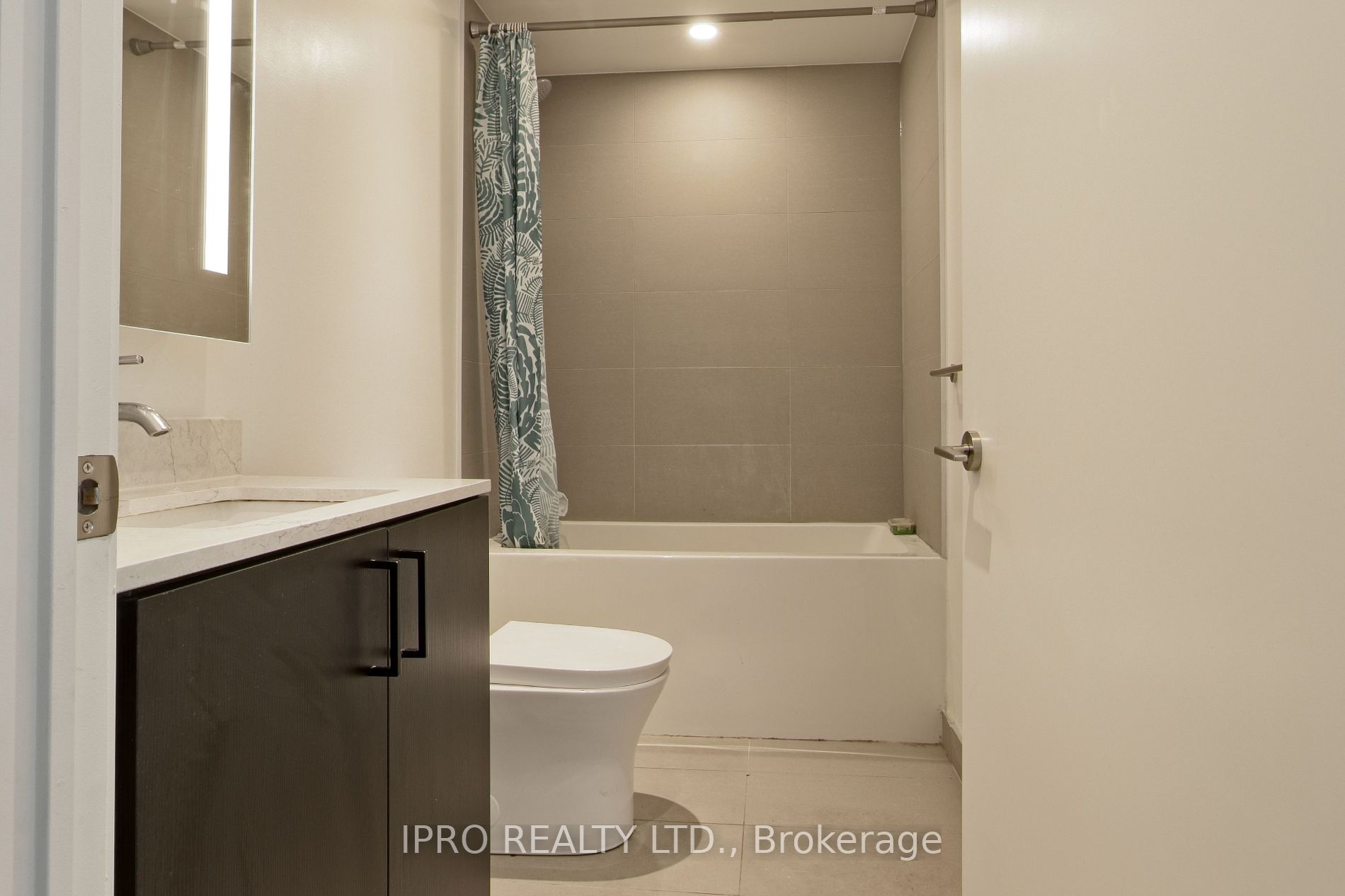 135 East Liberty St, #806