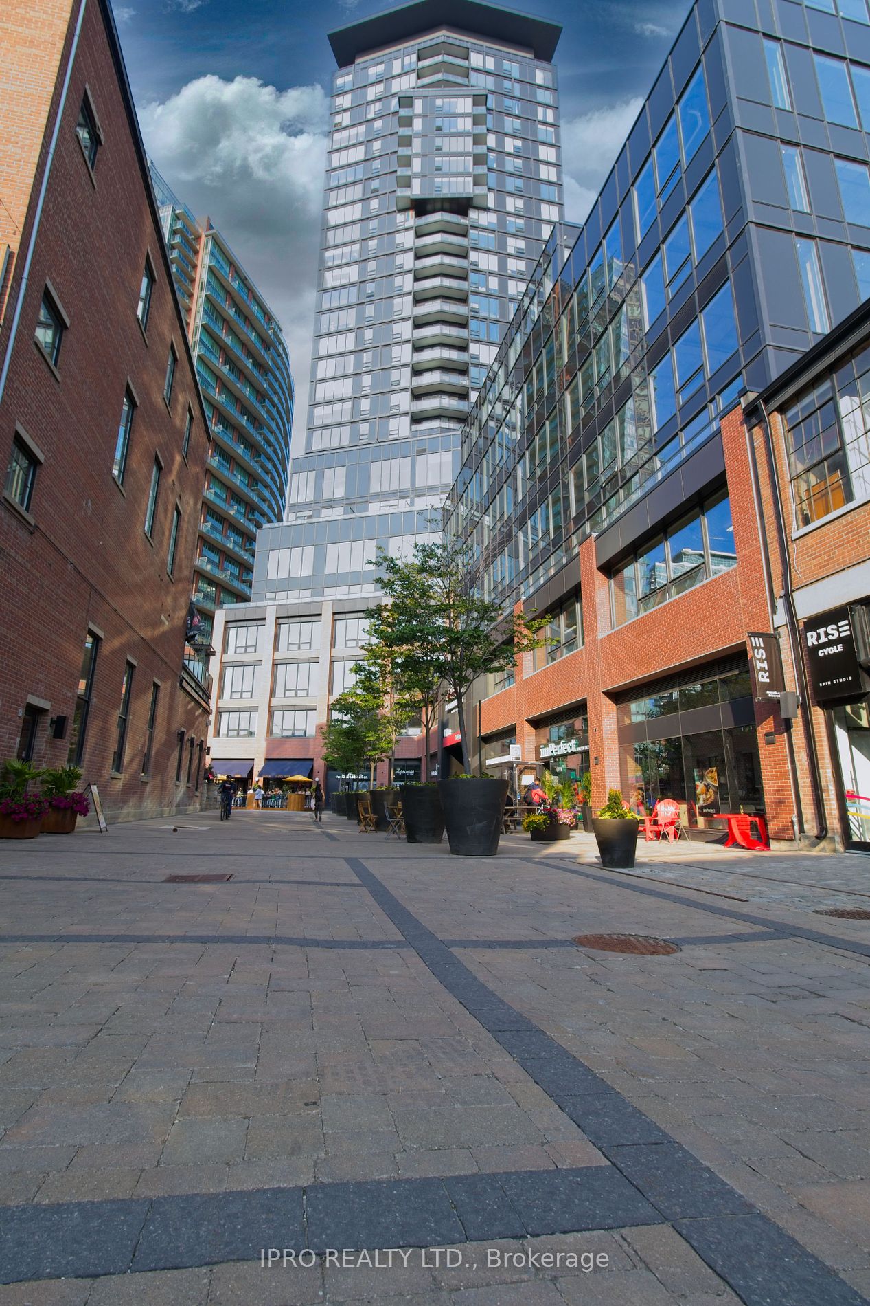 135 East Liberty St, #806