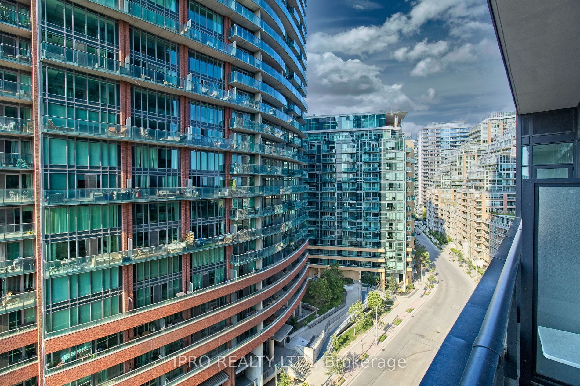 135 East Liberty St, #806