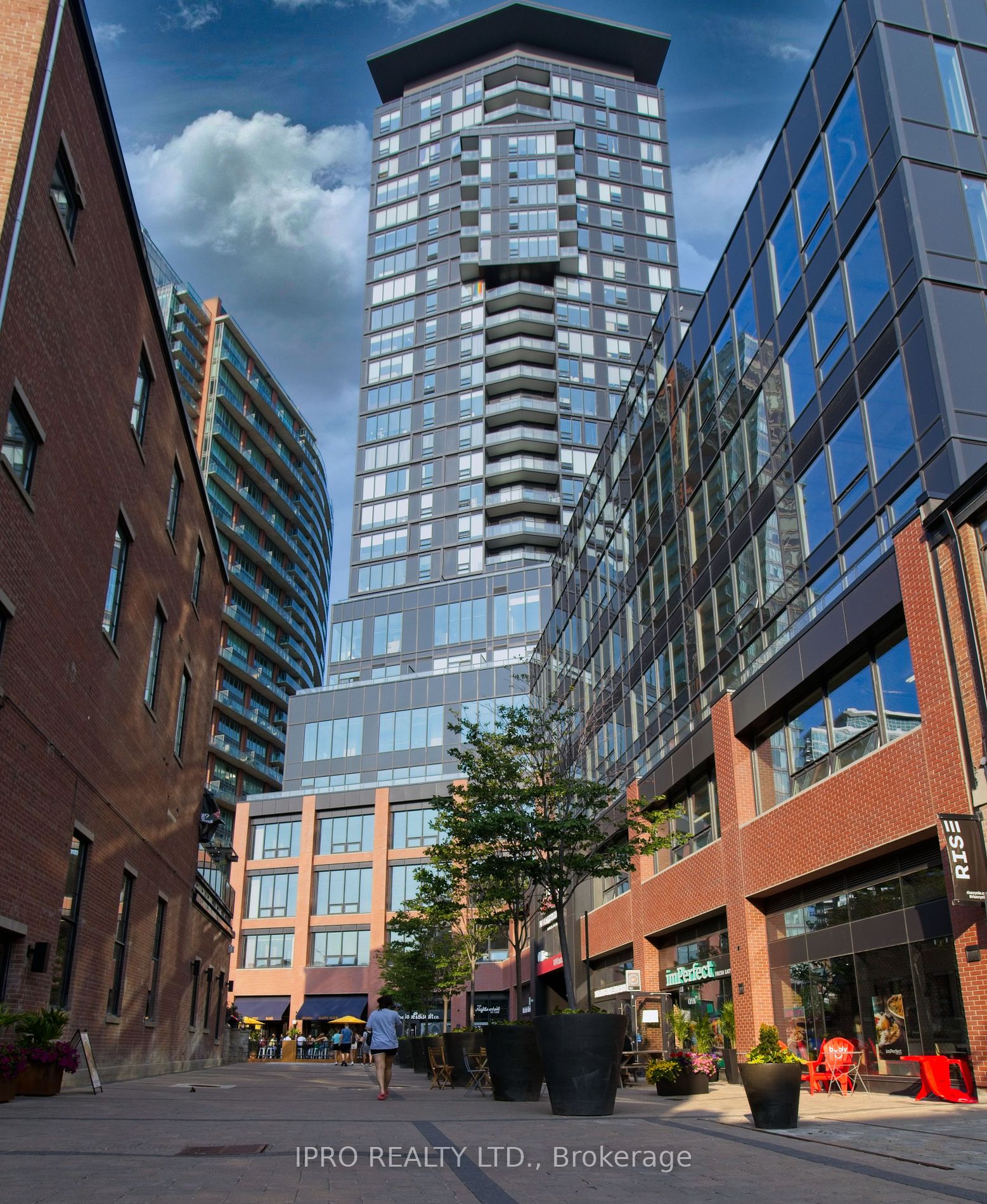 135 East Liberty St, #806