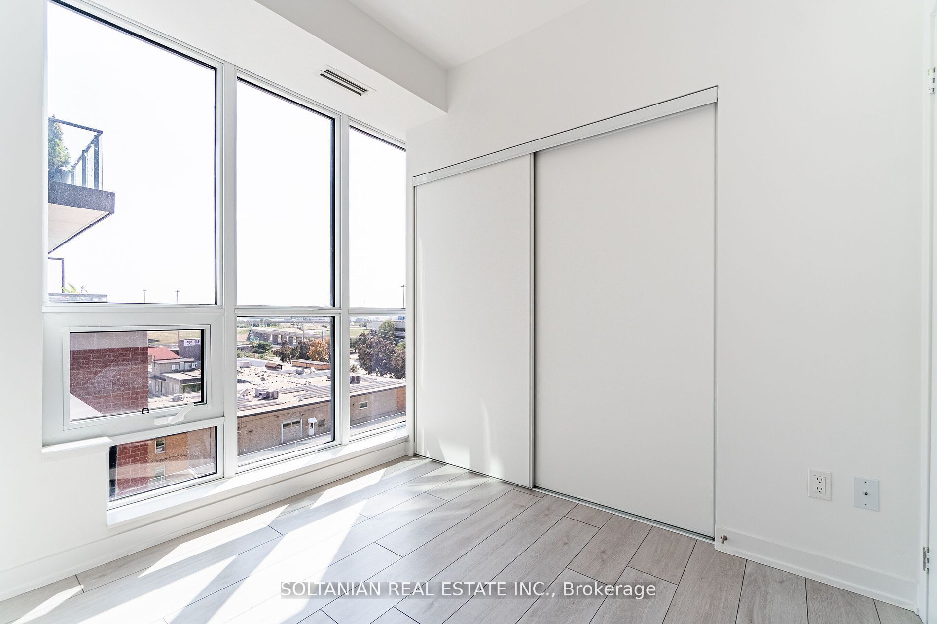 31 Tippett Rd, #728