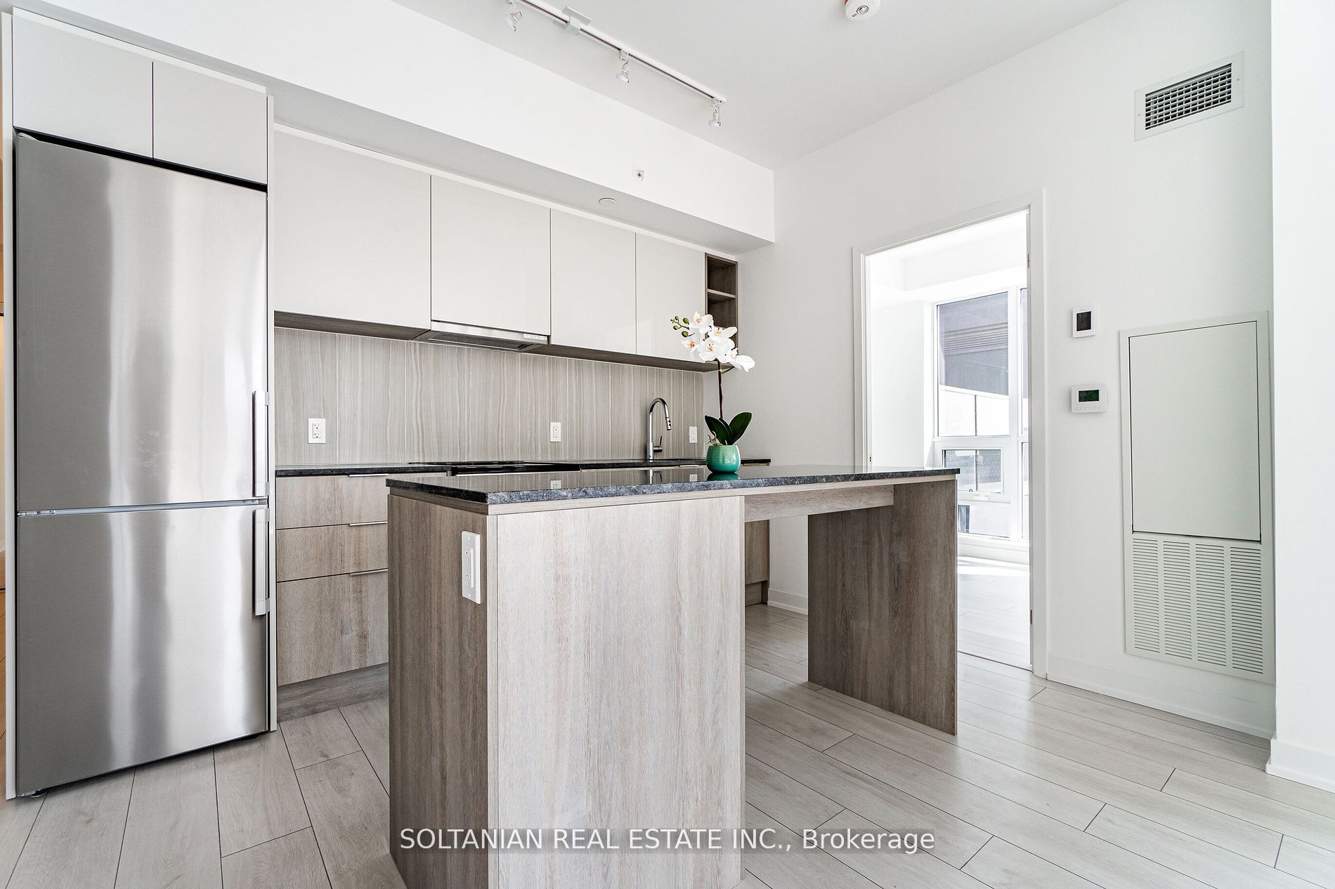 31 Tippett Rd, #728