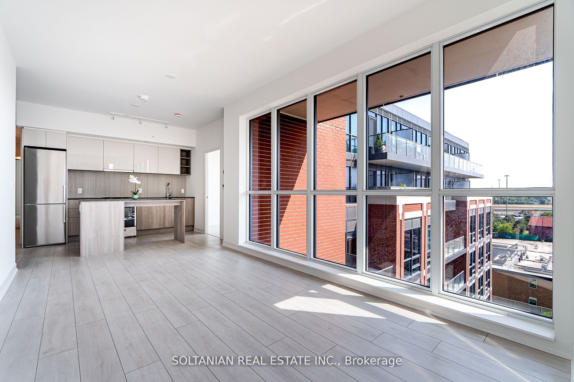31 Tippett Rd, #728