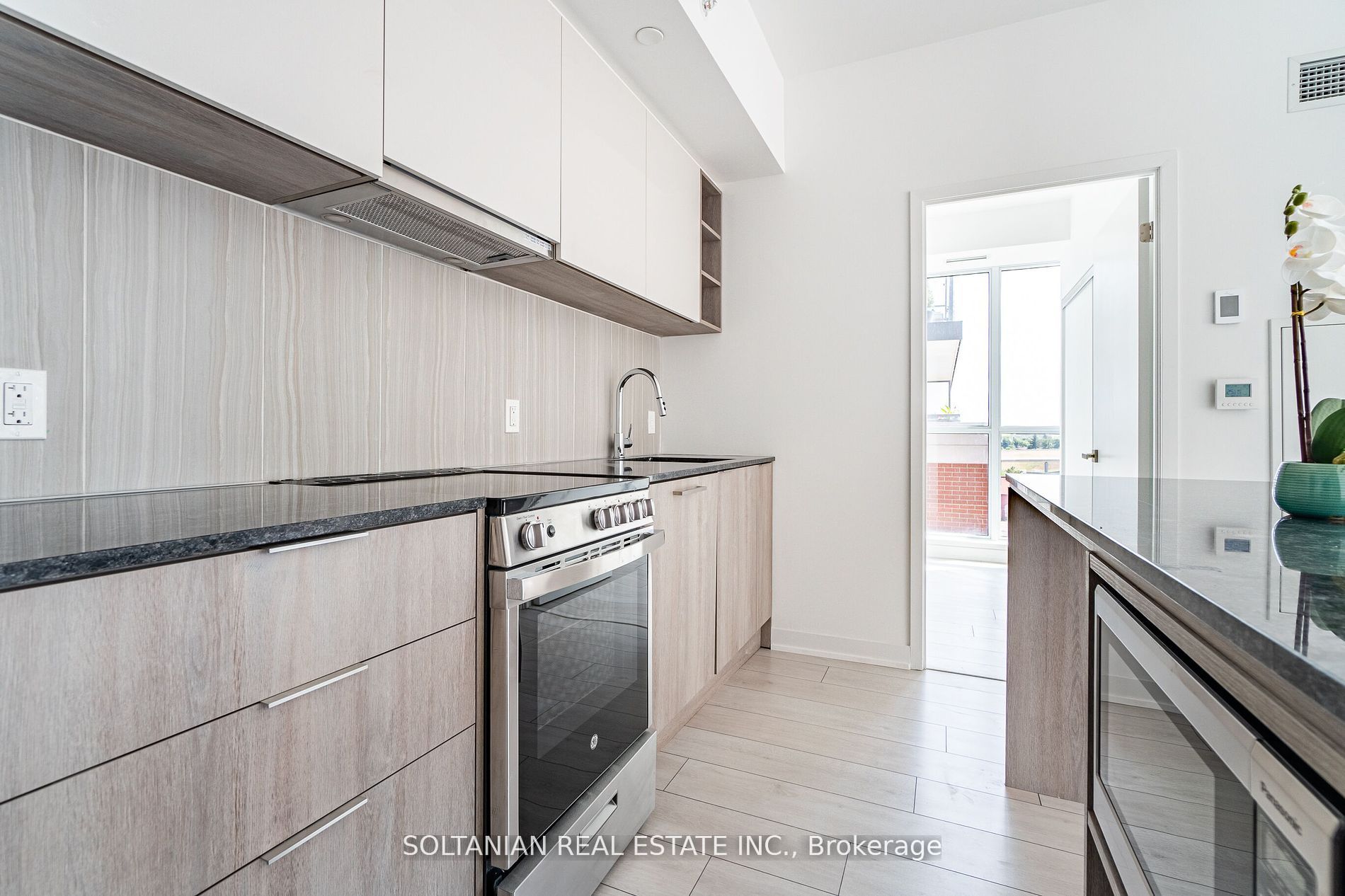 31 Tippett Rd, #728