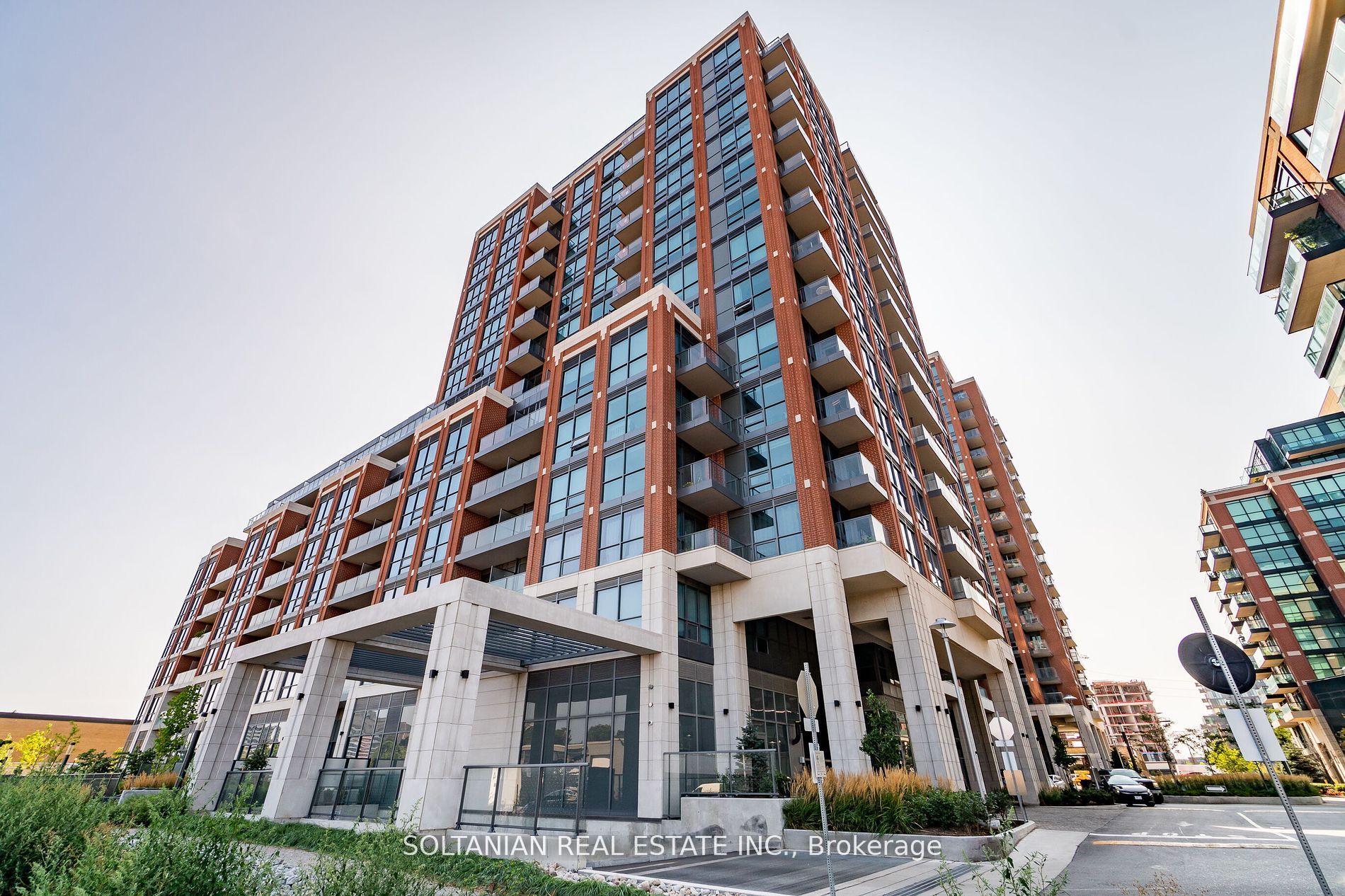 31 Tippett Rd, #728