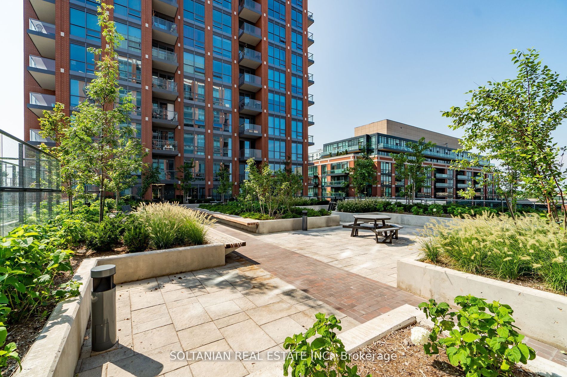31 Tippett Rd, #728