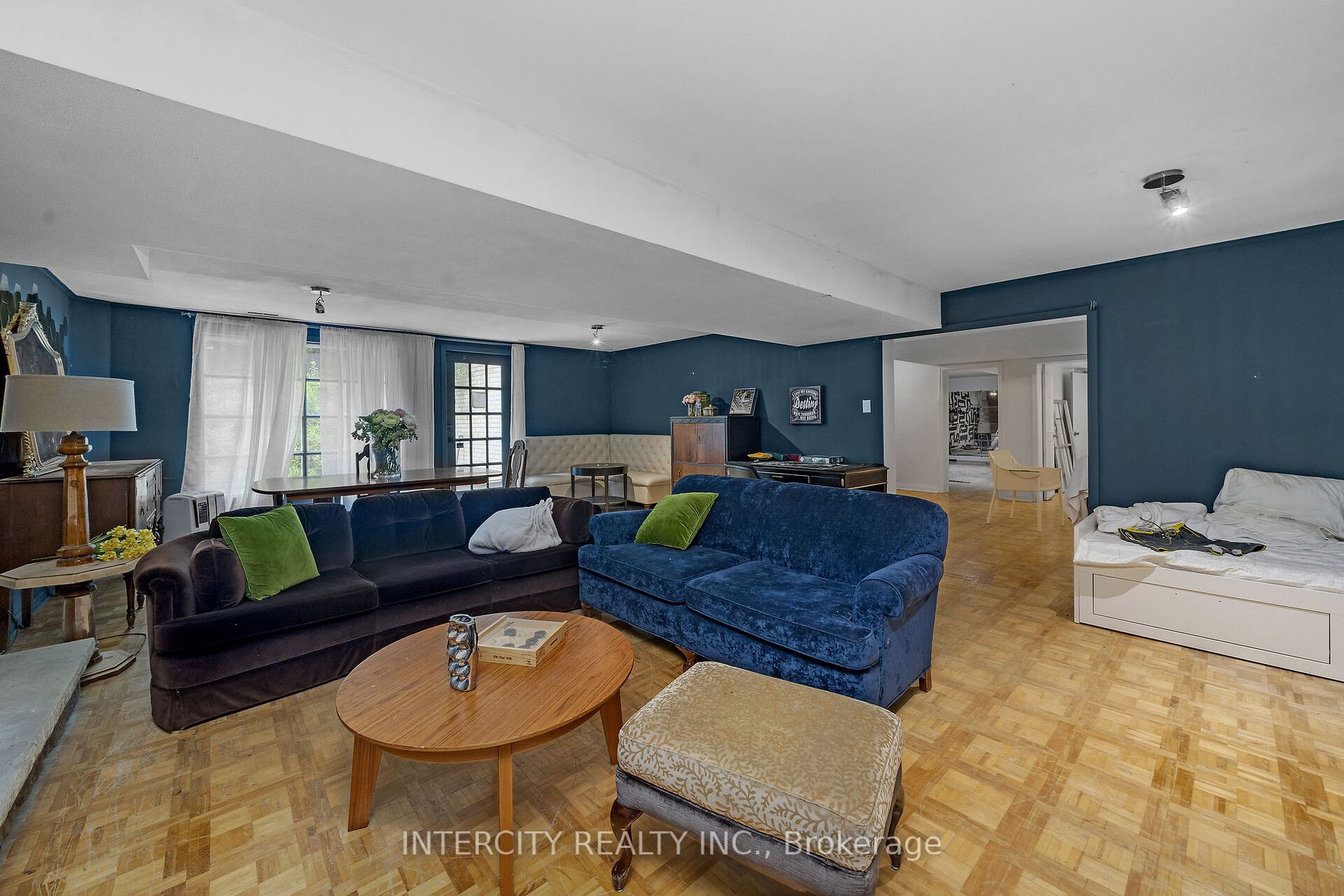 27 Suncrest Dr