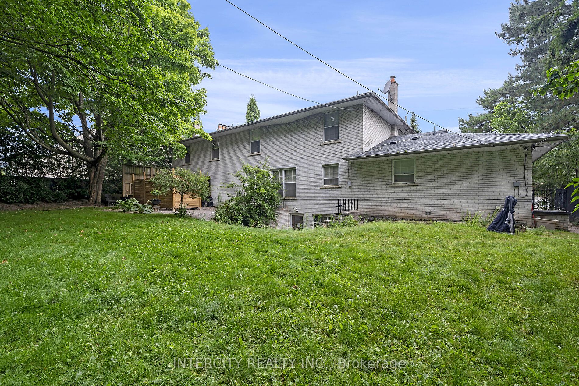 27 Suncrest Dr