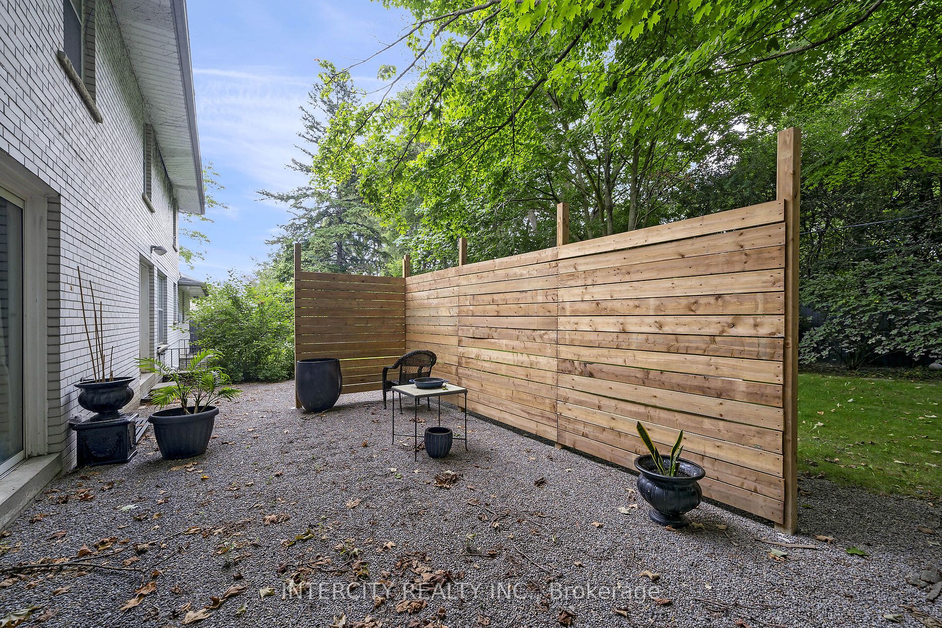 27 Suncrest Dr