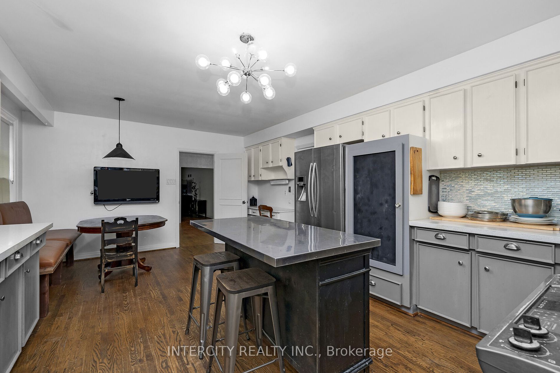27 Suncrest Dr