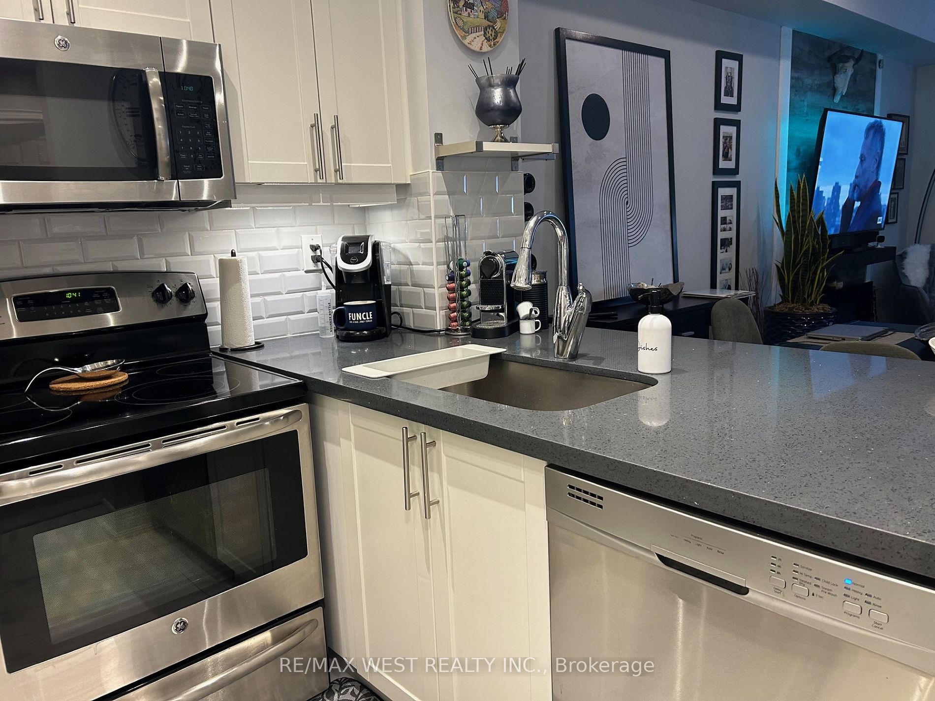 1000 Sheppard Ave W, #206