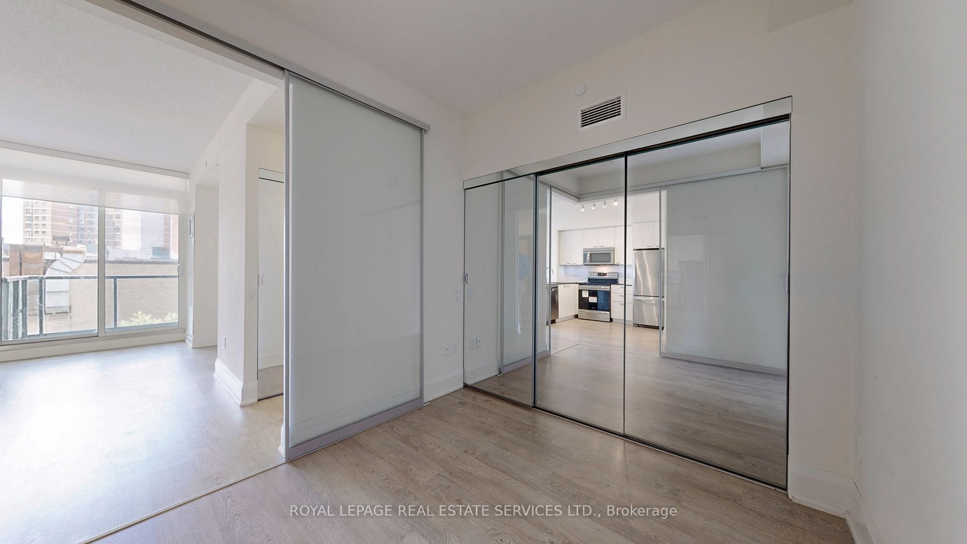 30 Roehampton Ave, #413