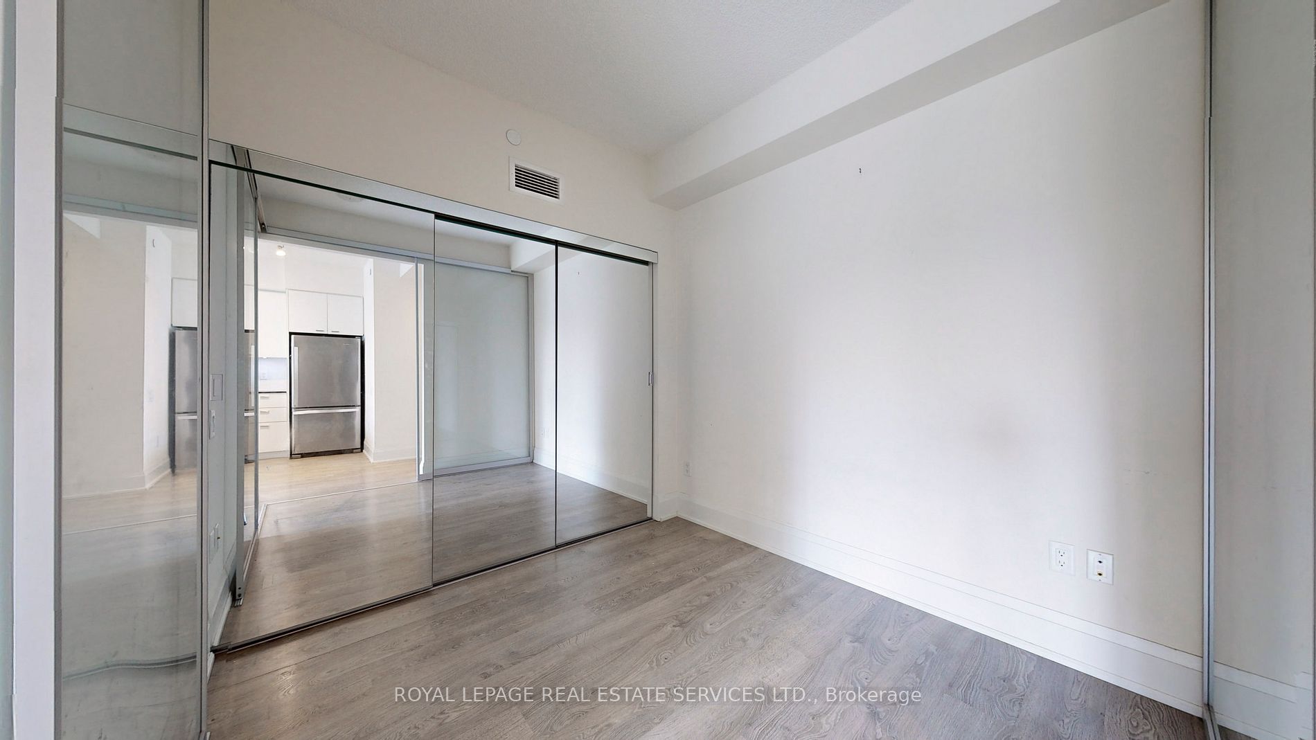 30 Roehampton Ave, #413