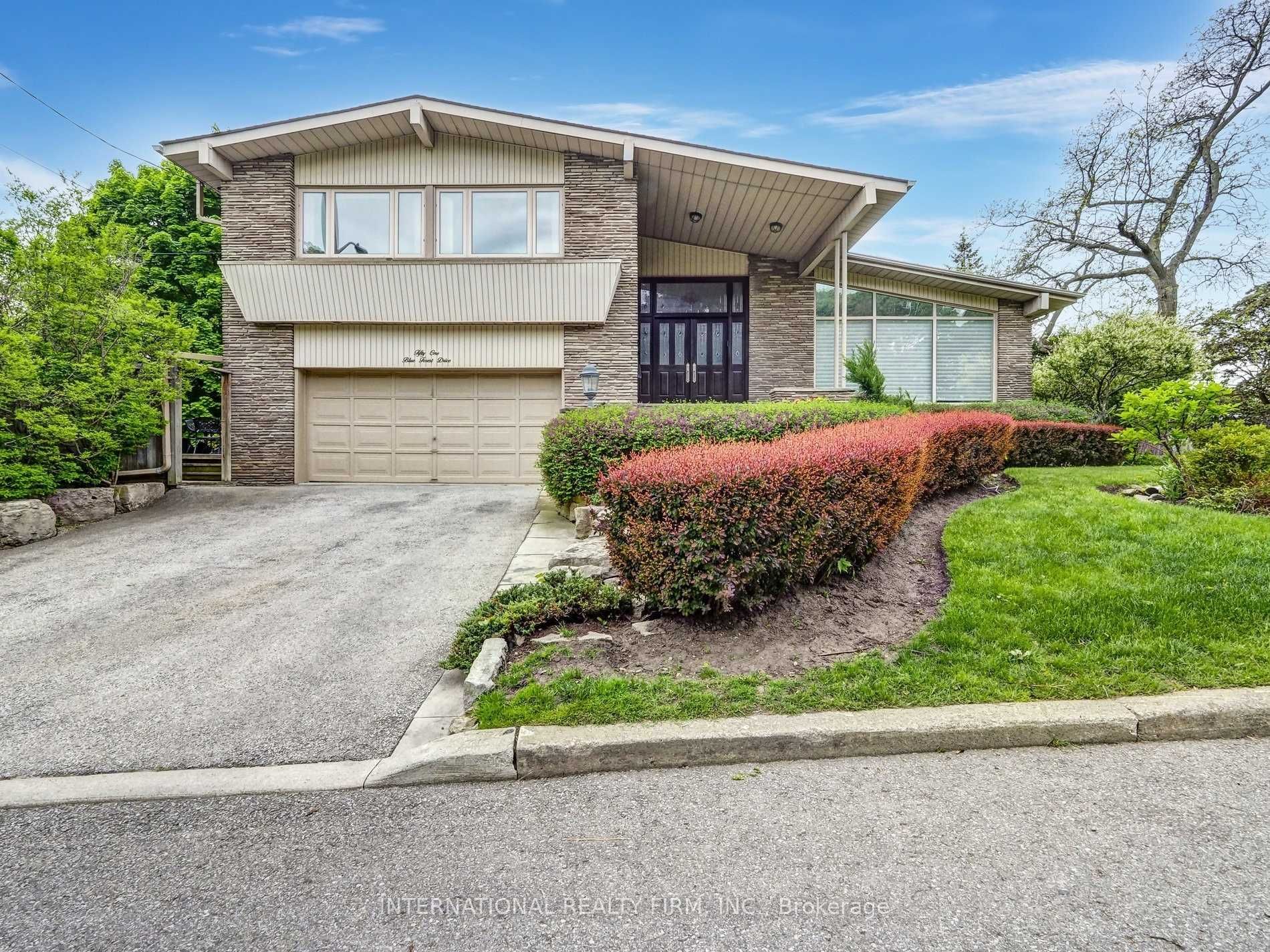 51 Blue Forest Dr