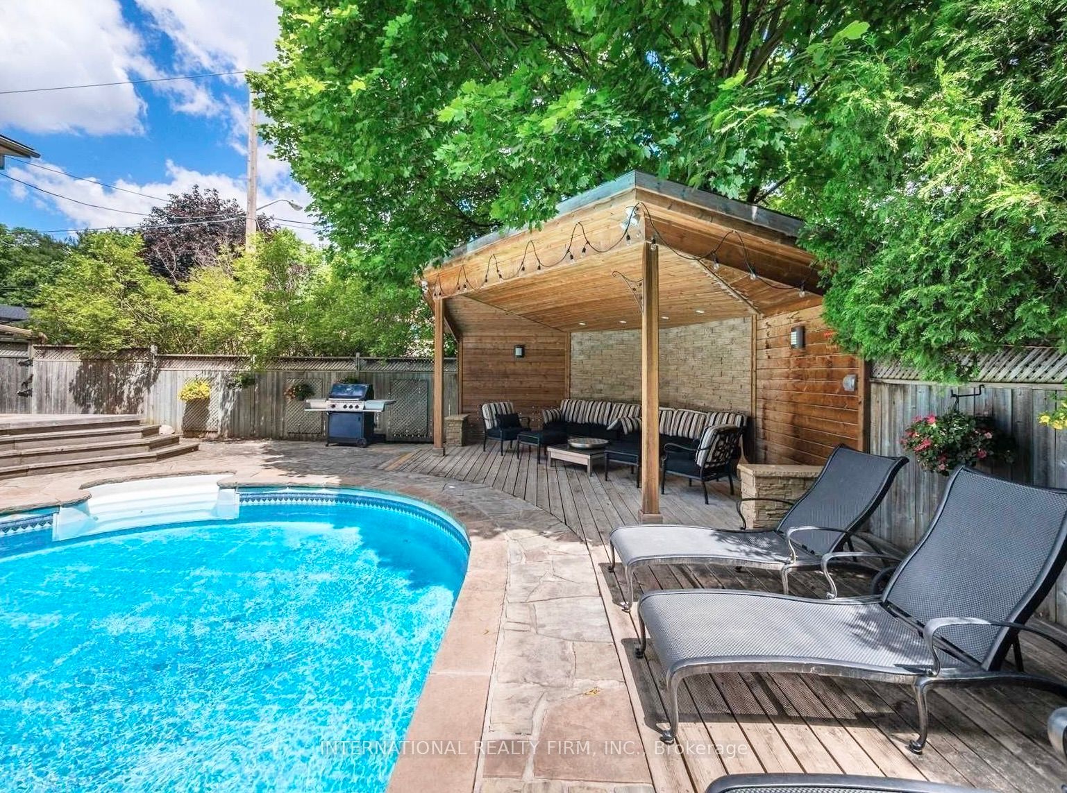 51 Blue Forest Dr
