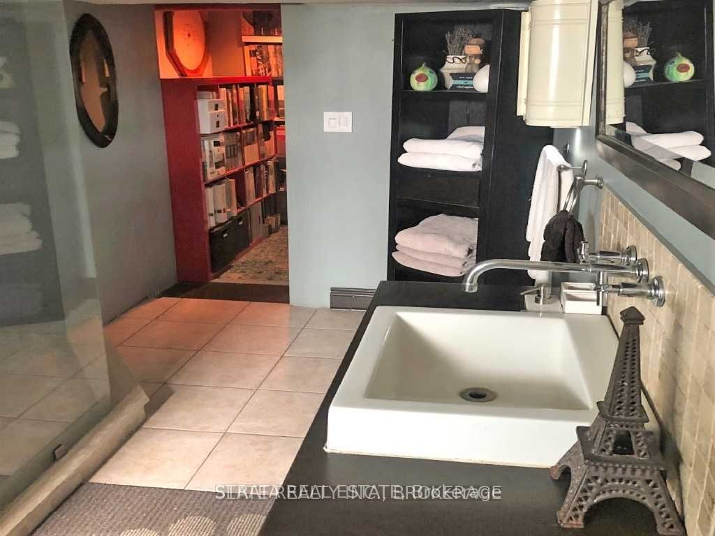 535 Queen Street E, #1