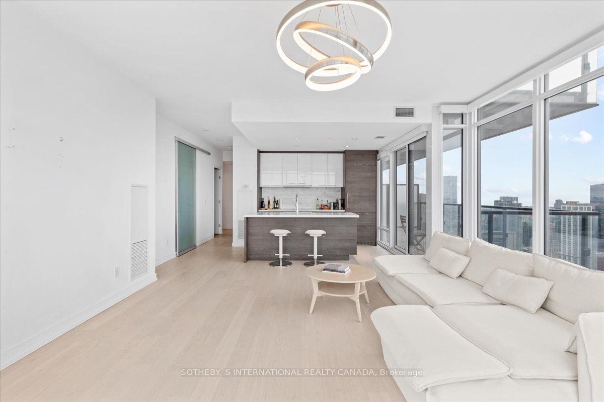 488 University Ave, #3910