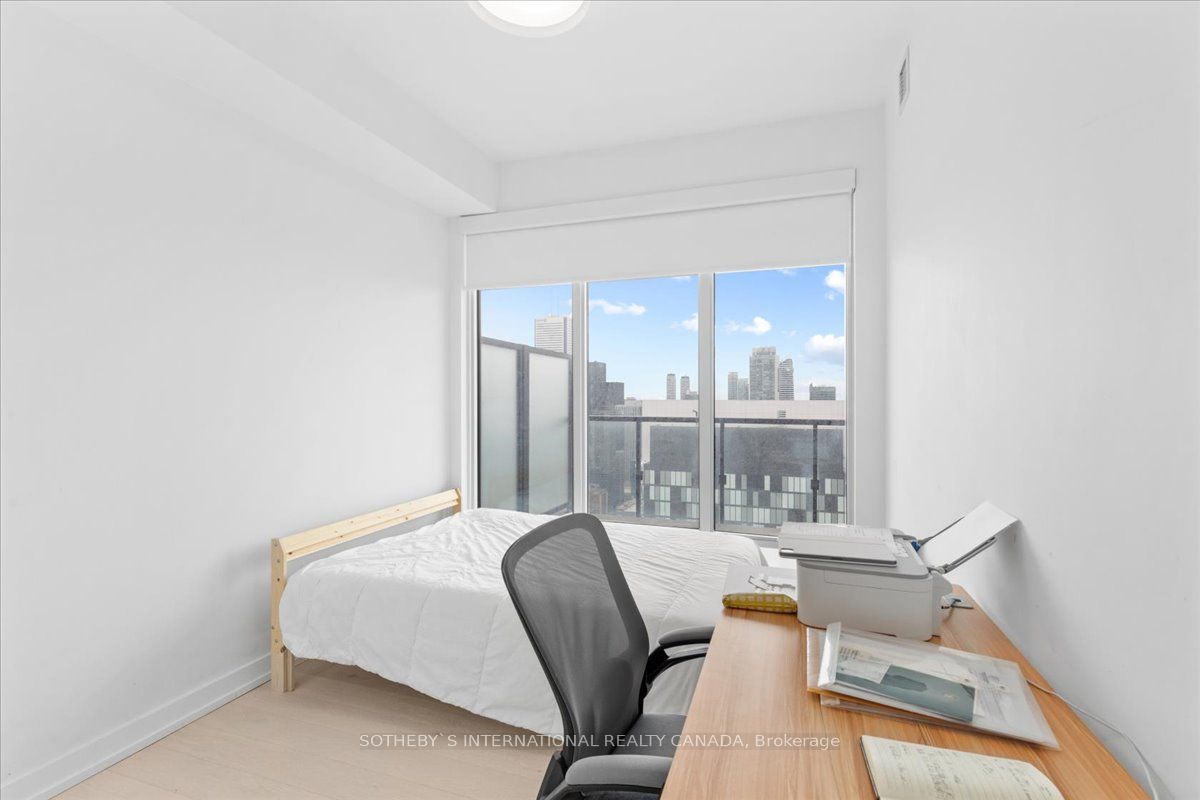 488 University Ave, #3910