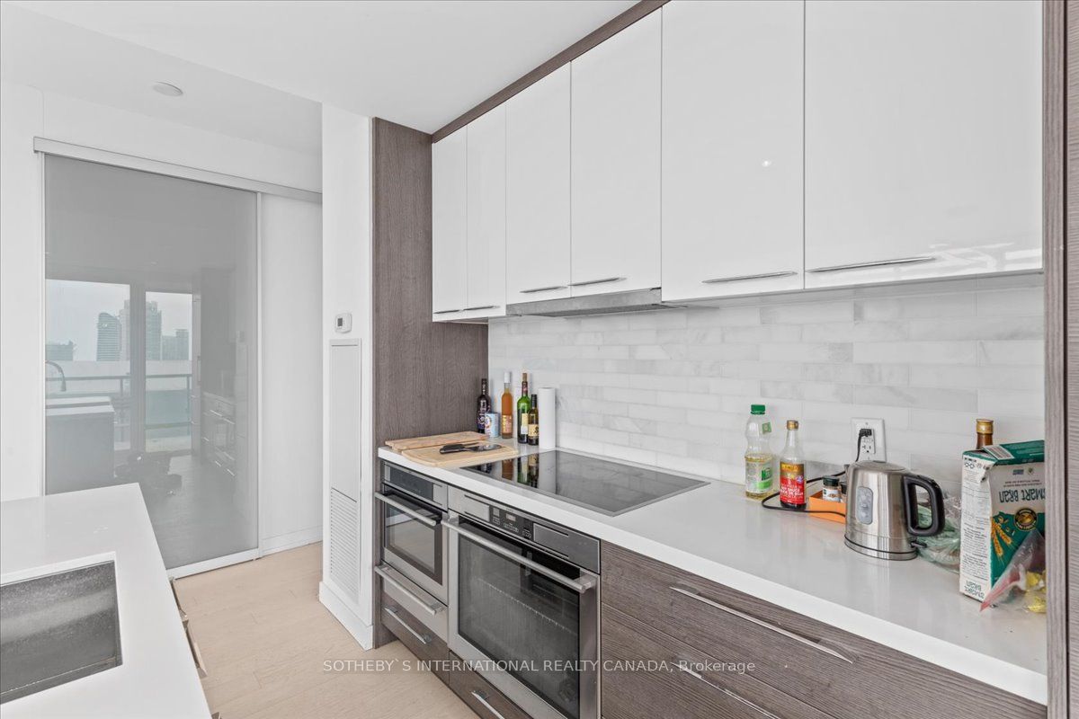 488 University Ave, #3910