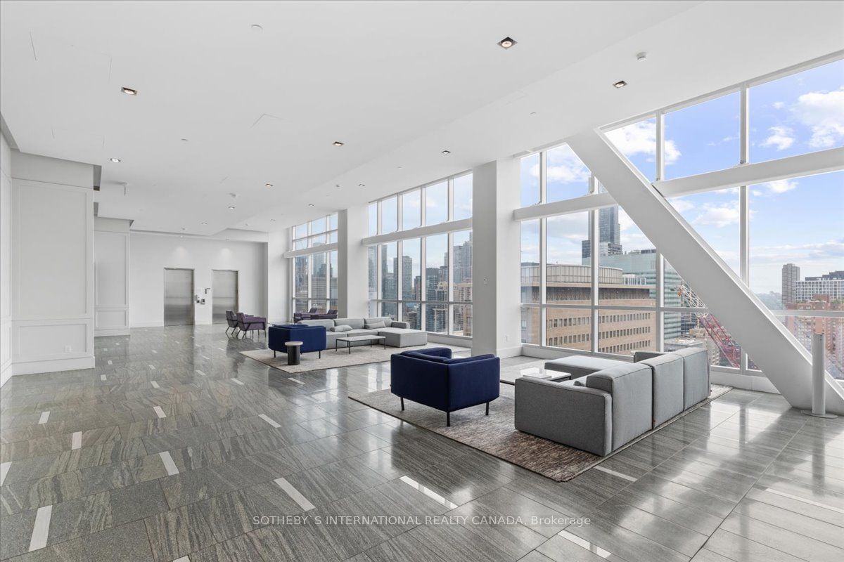 488 University Ave, #3910
