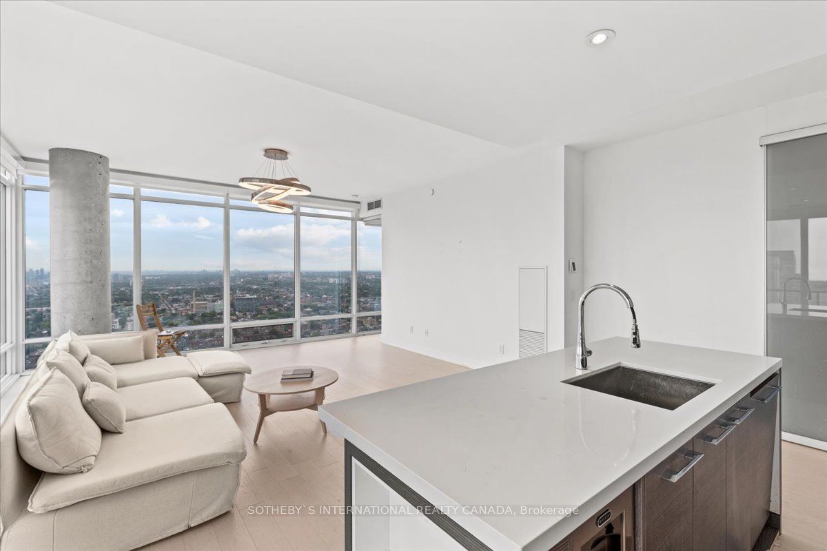 488 University Ave, #3910