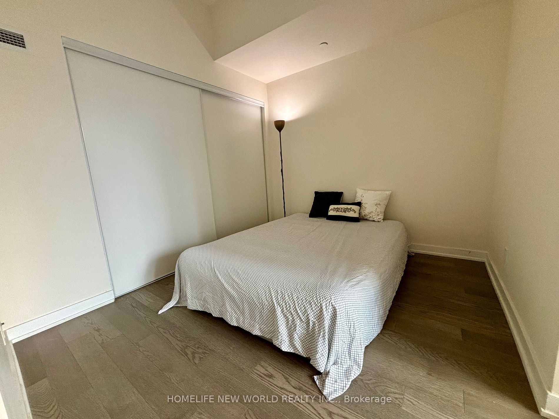 17 Dundonald St, #1403