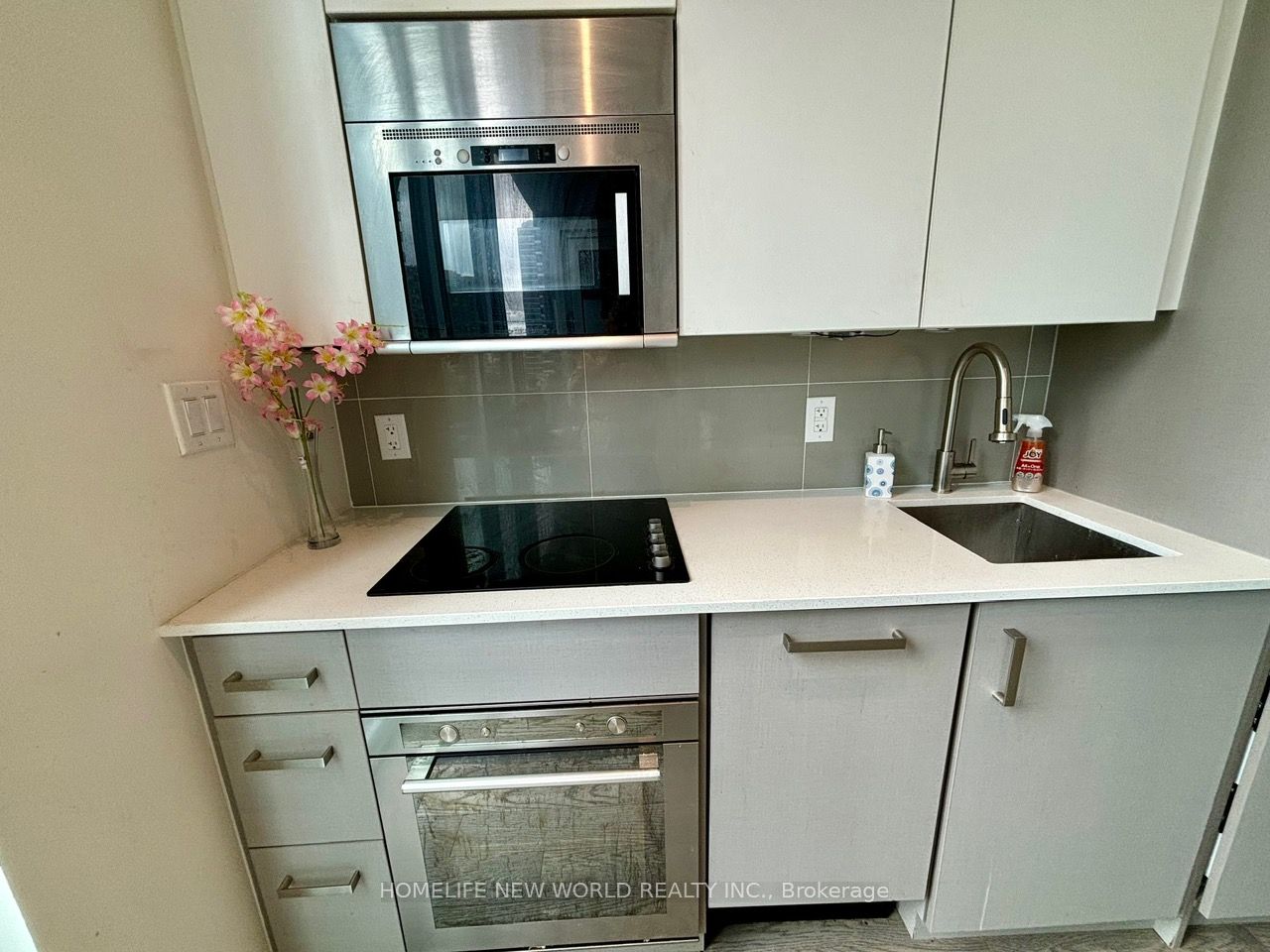 17 Dundonald St, #1403
