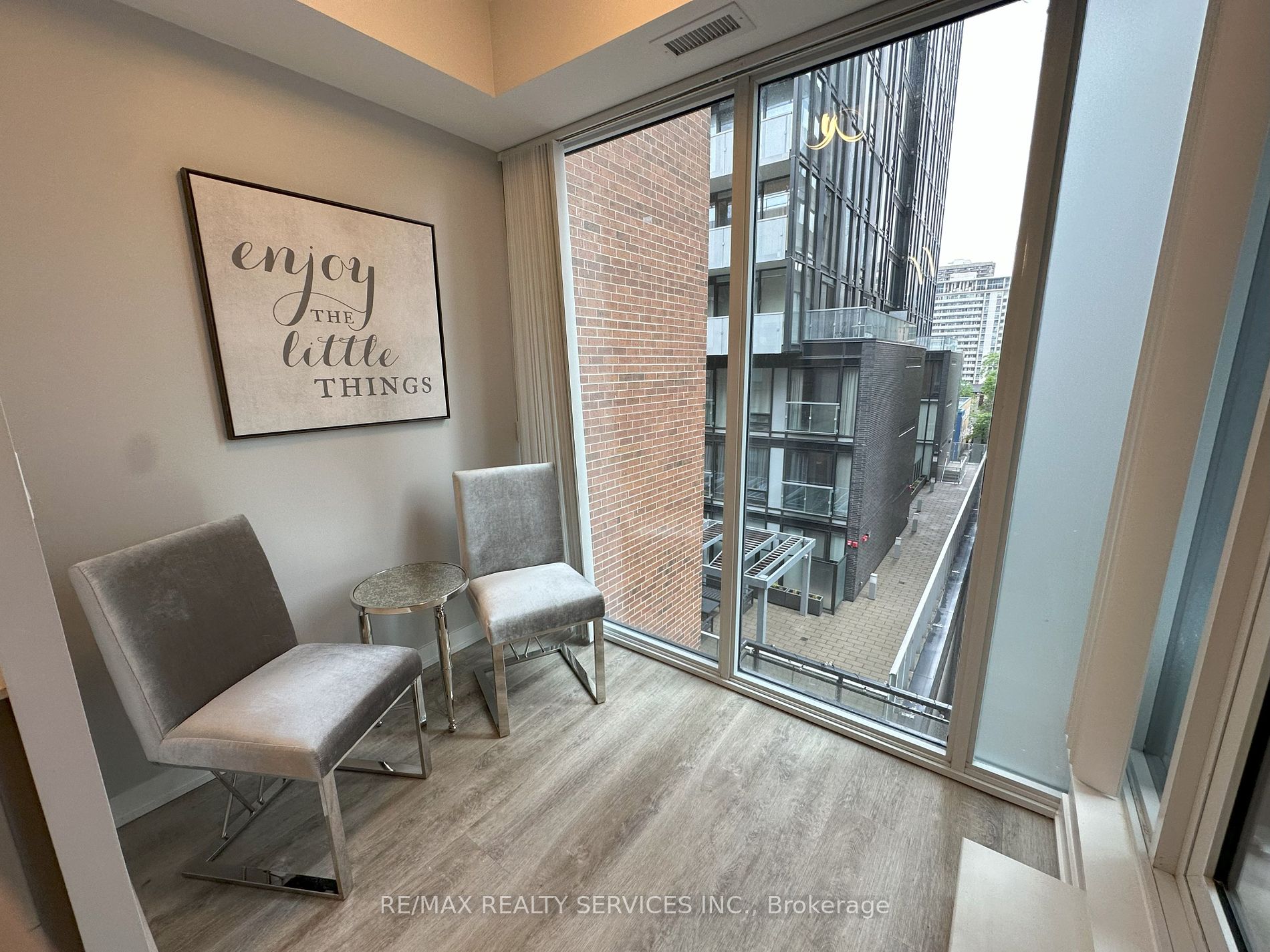 17 Dundonald St, #408