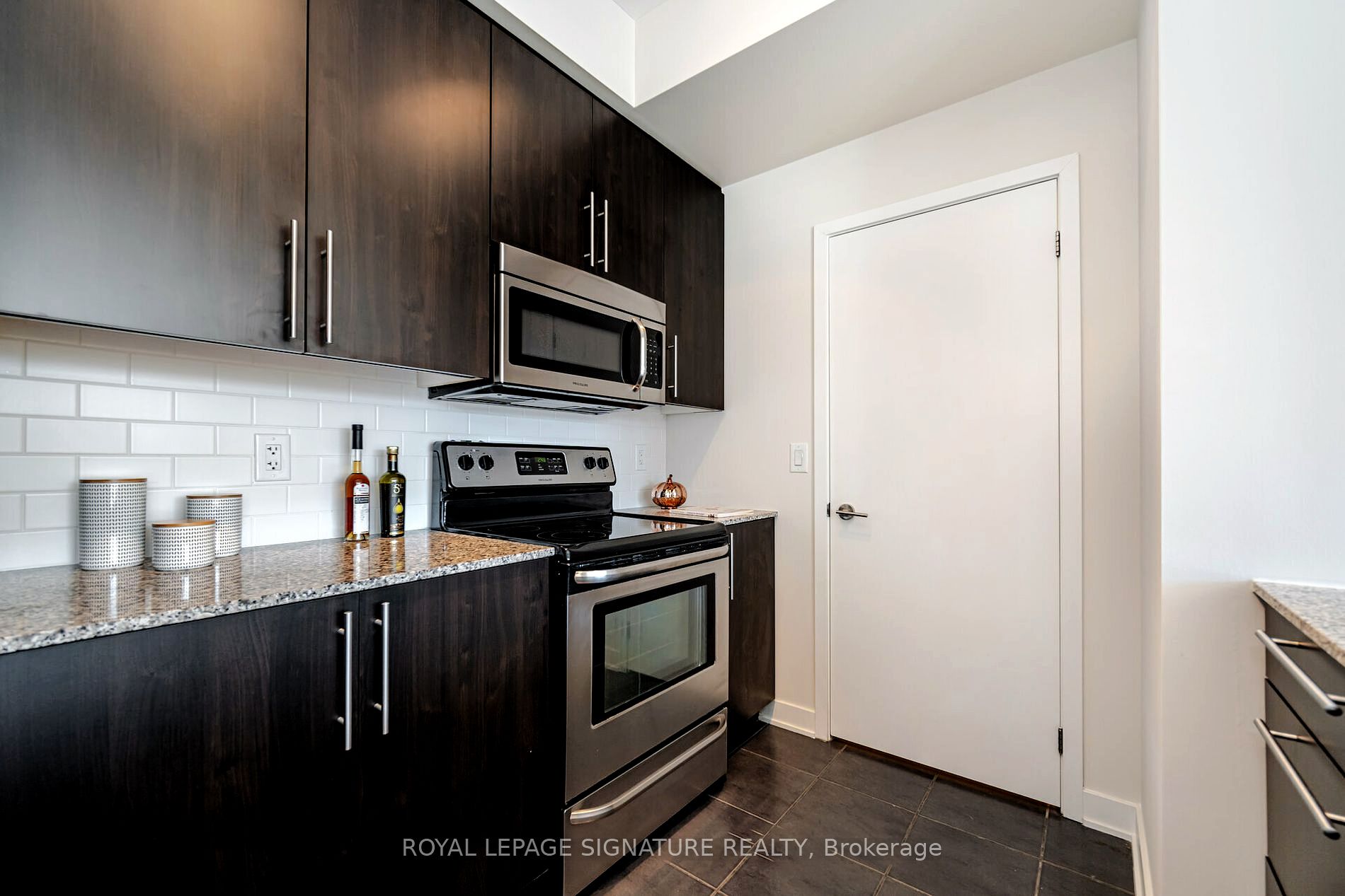 400 Wellington St W, #908