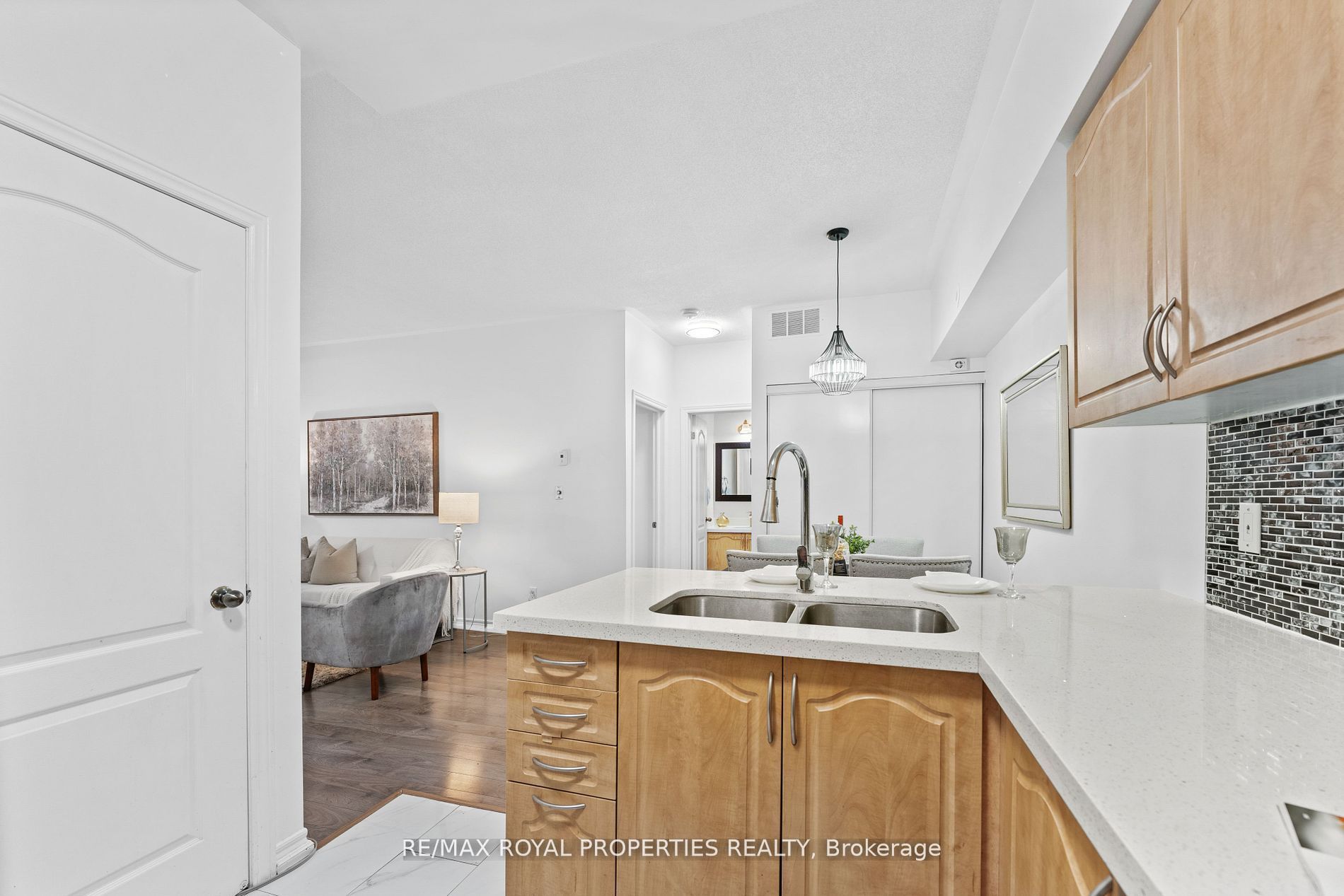 1496 Victoria Park Ave, #119